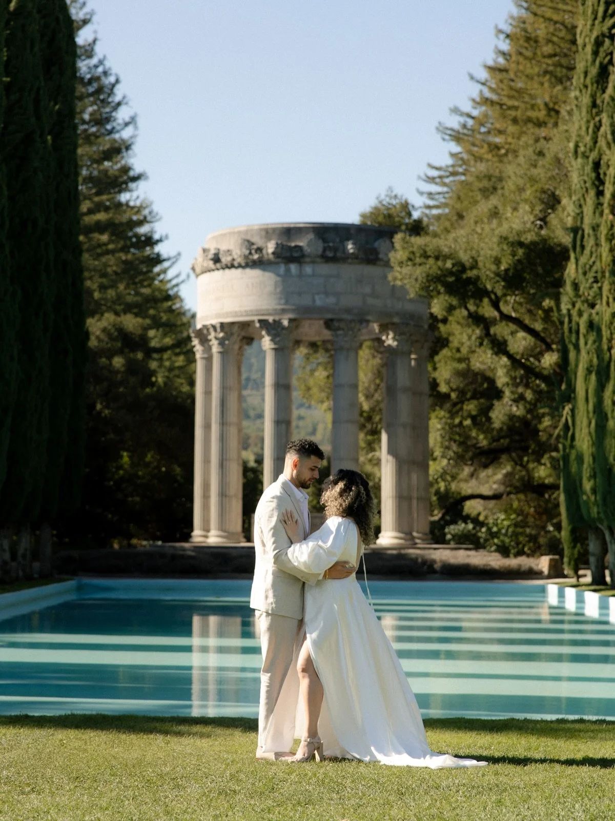 Where do I start with how much I loved this styled engagement photo session?? 

Do I start with the awesome couple that was so fun and genuine that I laughed a LOT during the session?

Or should I start with how beautiful and underrated the Pulgas Wa