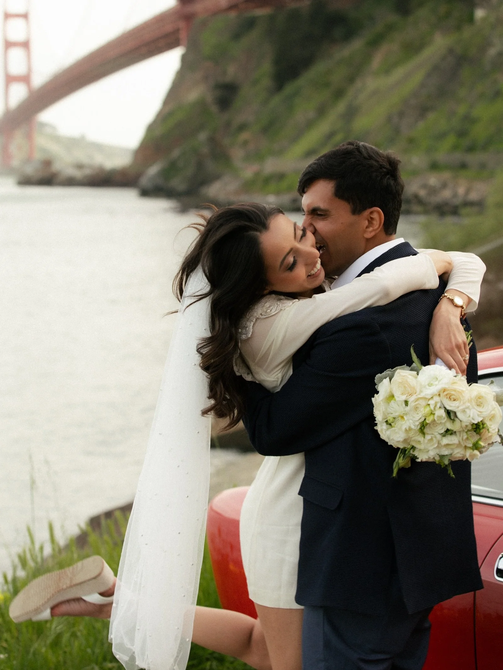 I still had yet to get these photos on the grid!! I loved getting to play around with posing and anything with the Golden Gate Bridge as a background is *chef&rsquo;s kiss*👩🏼&zwj;🍳😘

Photos are from a styled wedding shoot with an amazing set of v