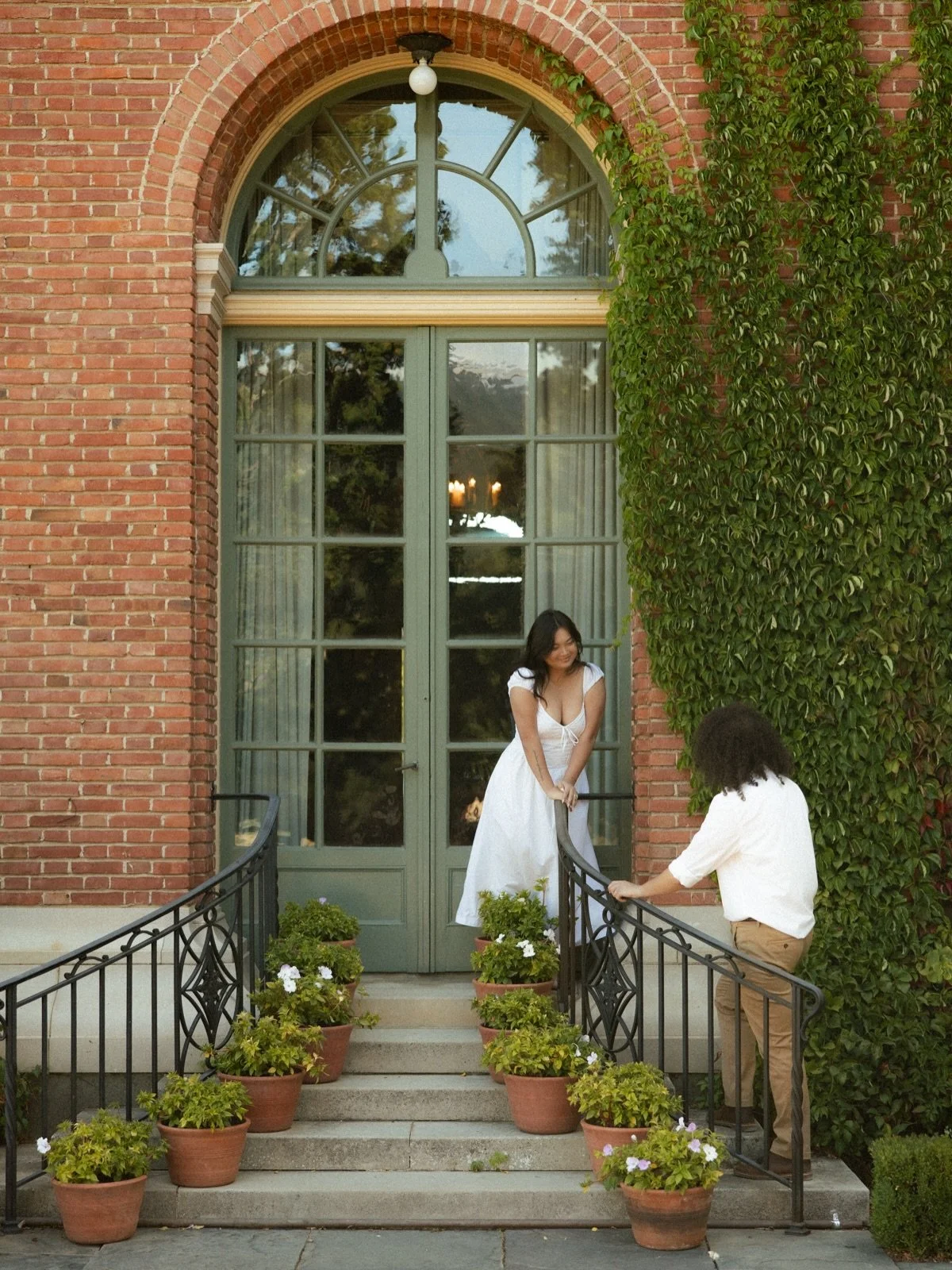 Cici + Michael and a wonderful engagement session that felt like adventuring on a date at Filoli Historic House and Garden in Woodside, California.🕊️🌳🪻

Flowers, plants and trees galore plus a beautiful backdrop of a brick mansion are all the reas