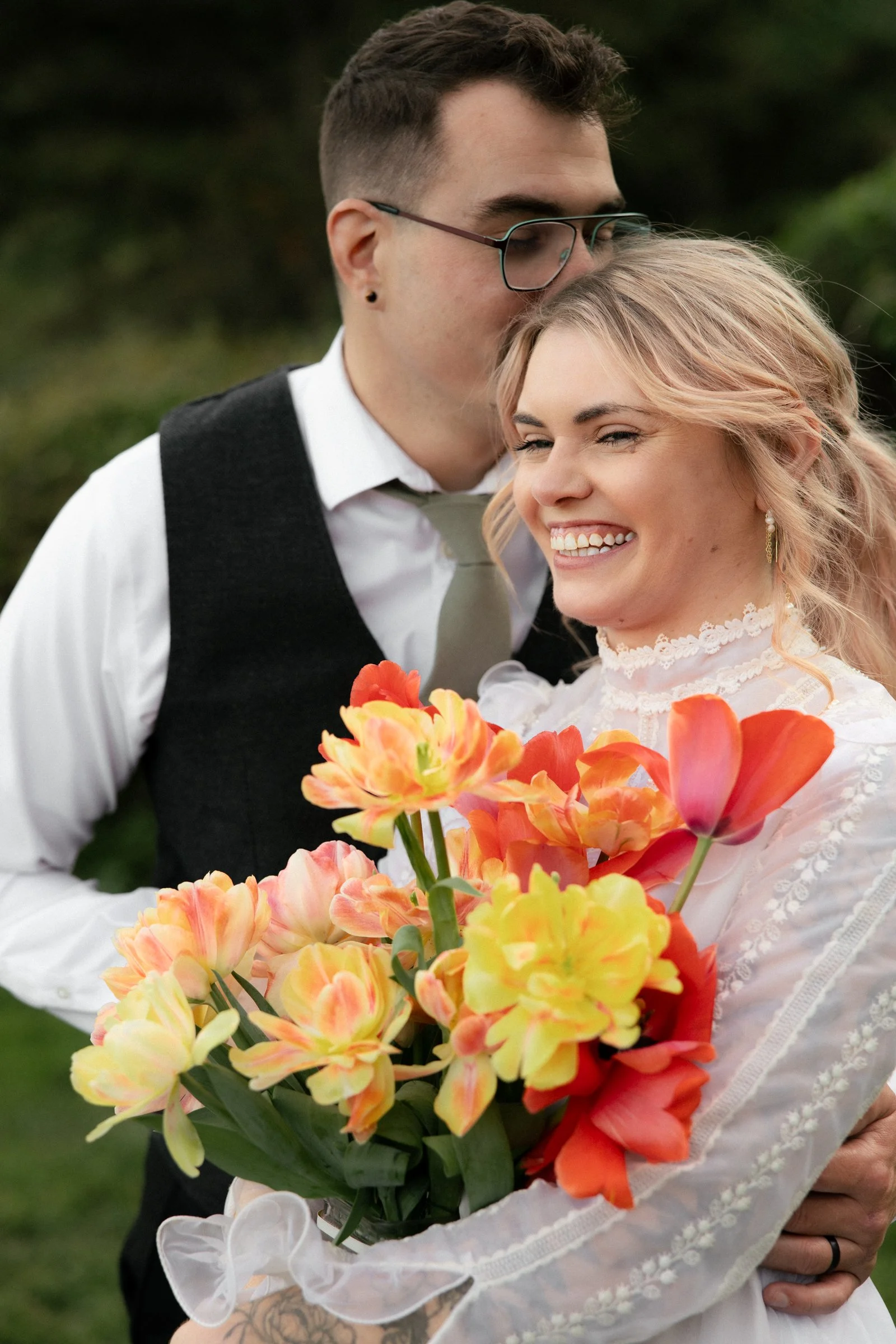 couples portraits with tulip photos