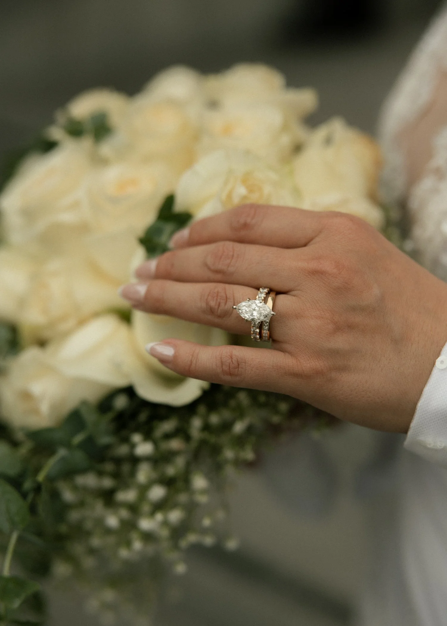 simple but editorial bride flower arrangements
