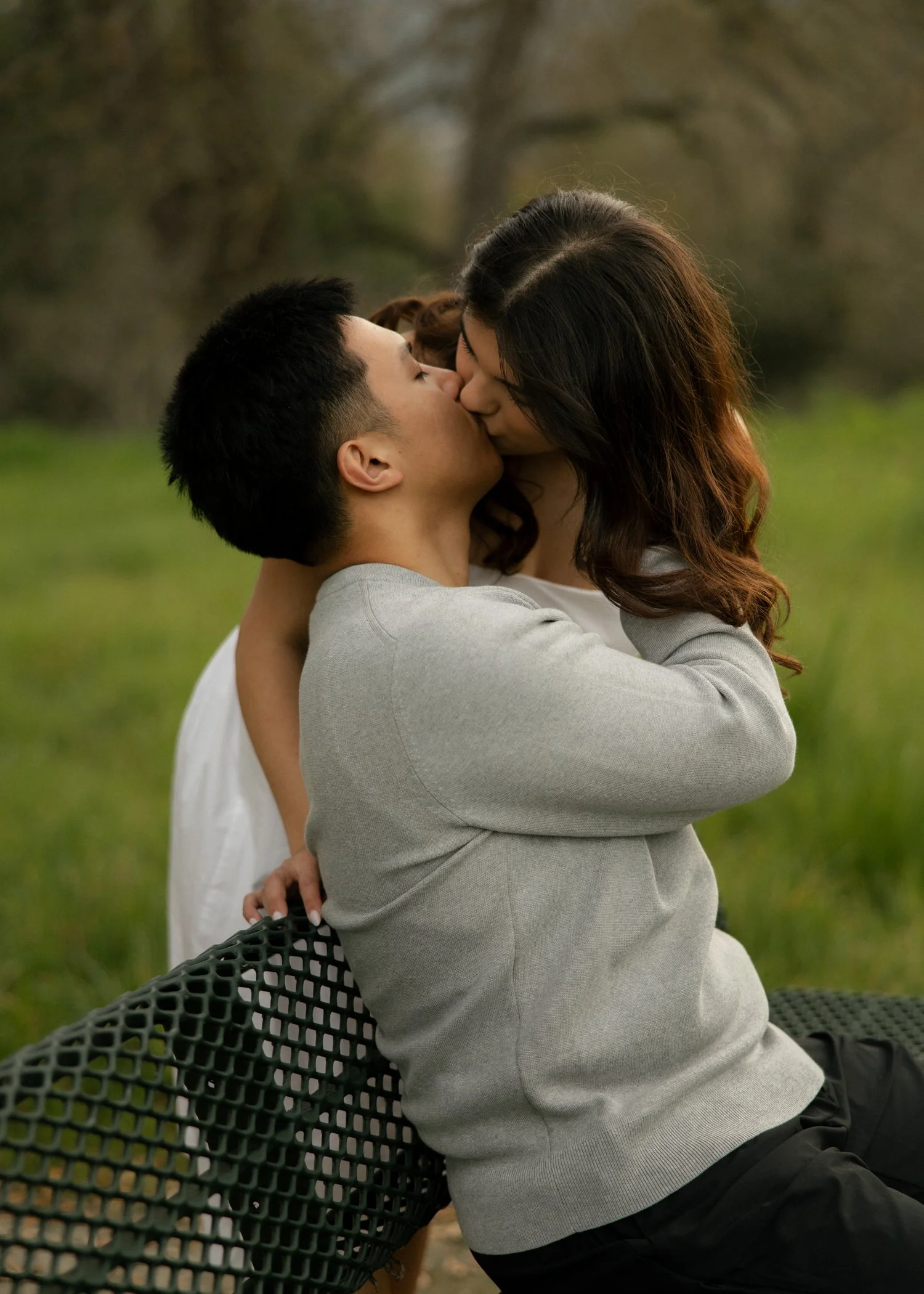 cute park photoshoot ideas for couples photos