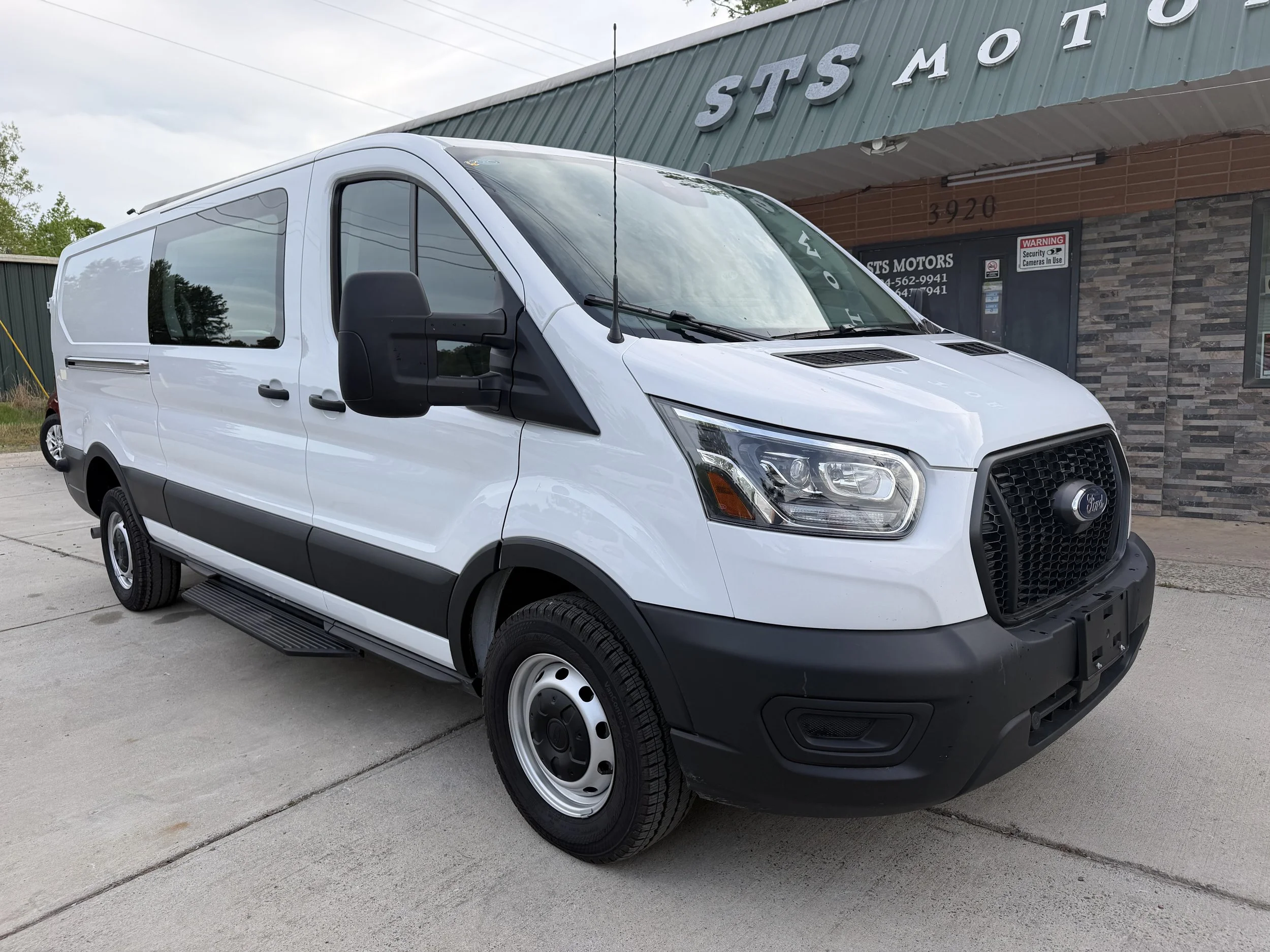 2024  ford transit 250        (704) 641 7941