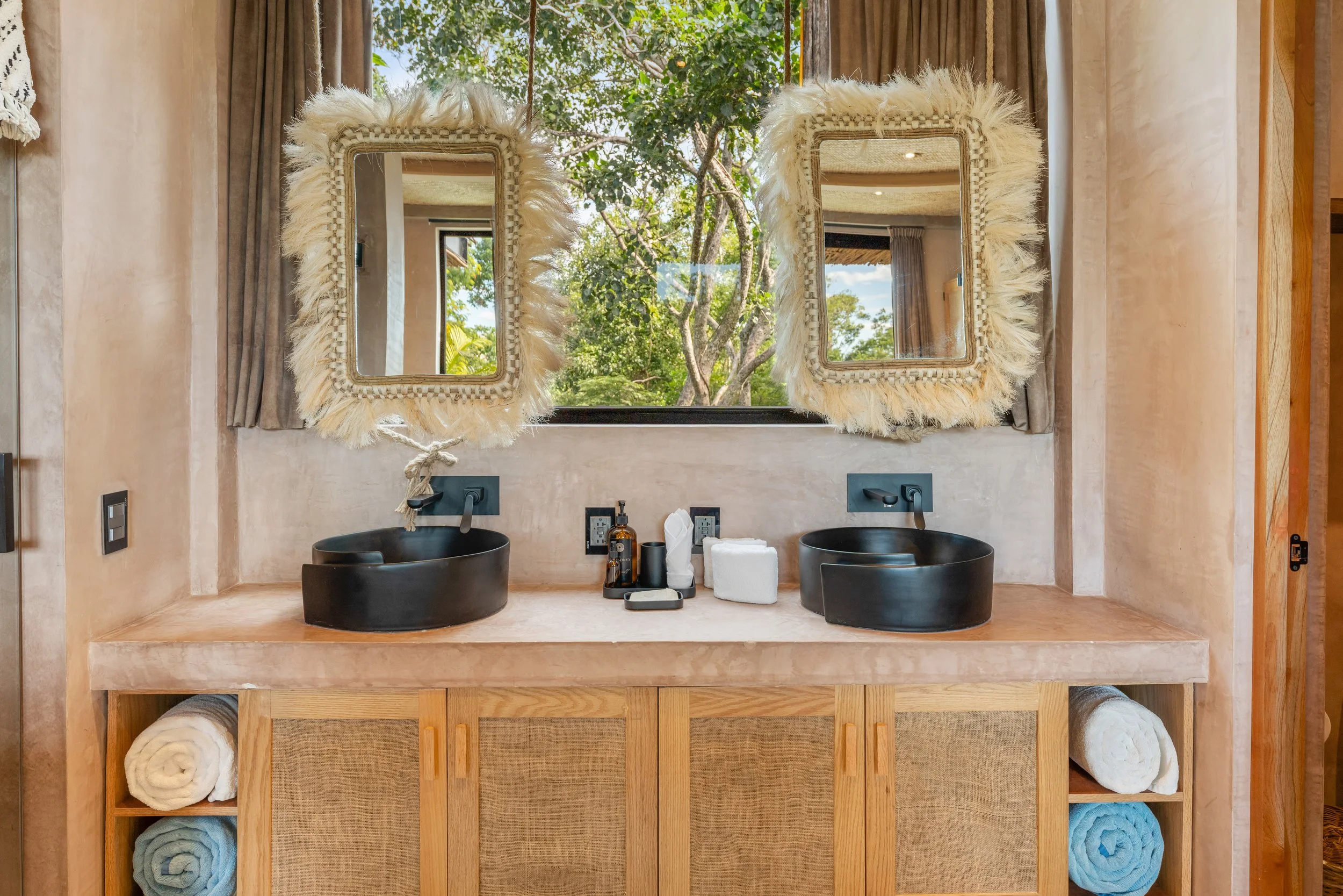 Villa Onyx Bathroom