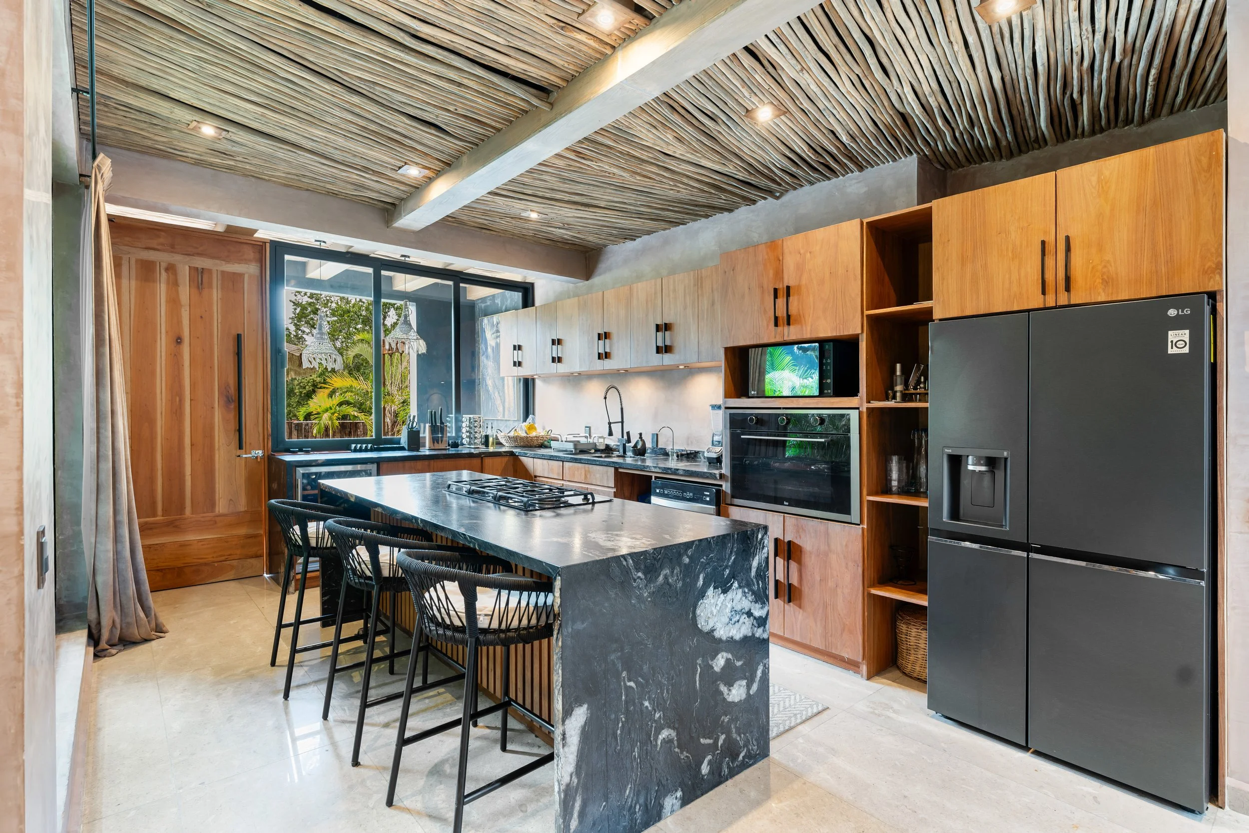 Villa Onyx Dinning Room