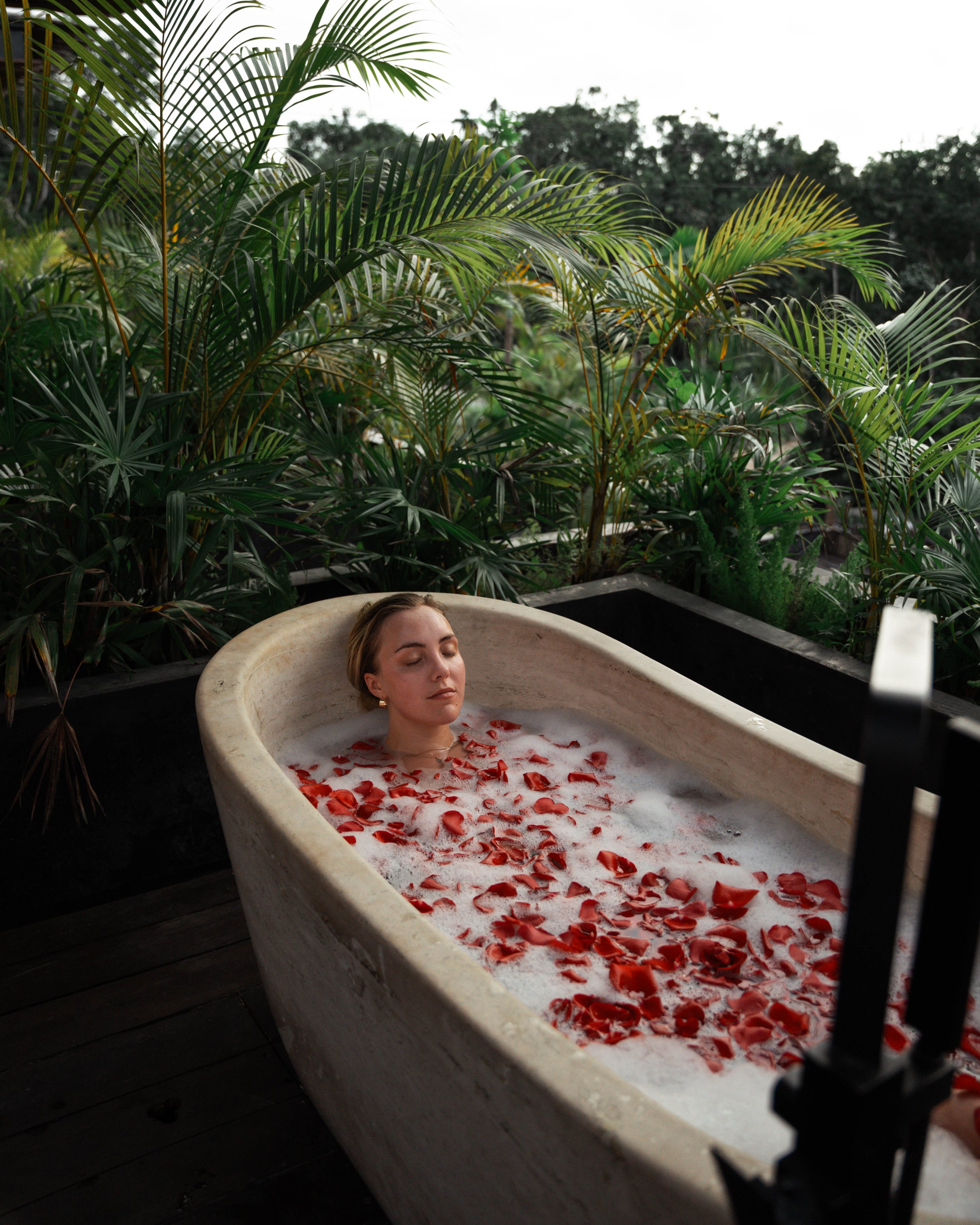 Villa with Bath Tub