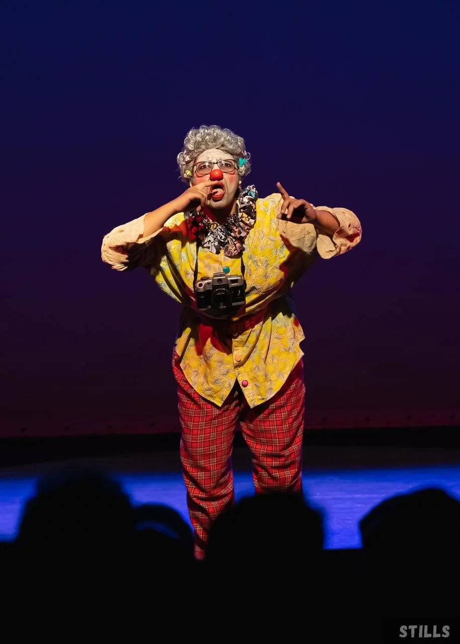 Granny Sisi's Hunt for Mysterious Treasures