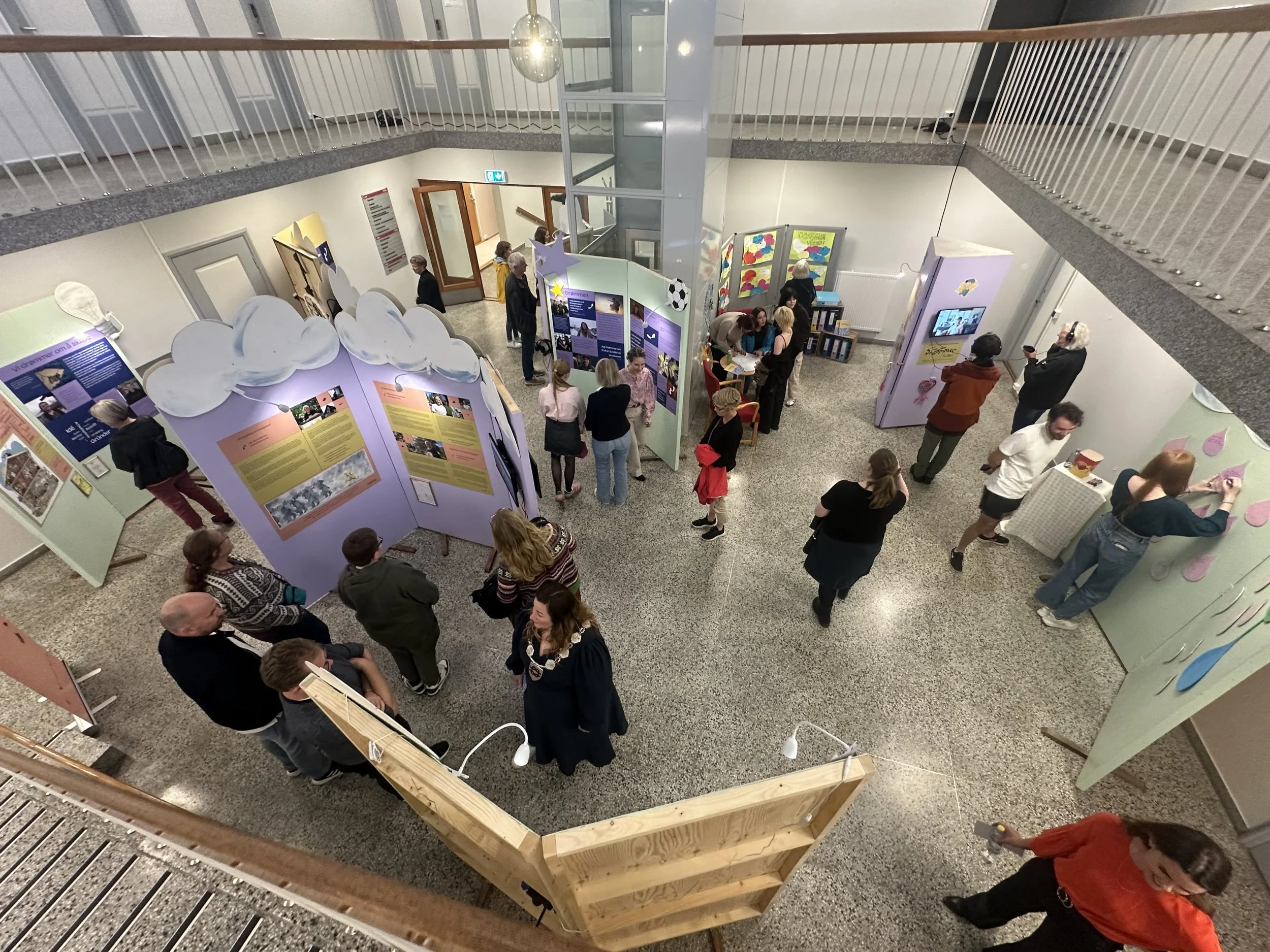 Oversiktsbilde over utstillingen på Fauske