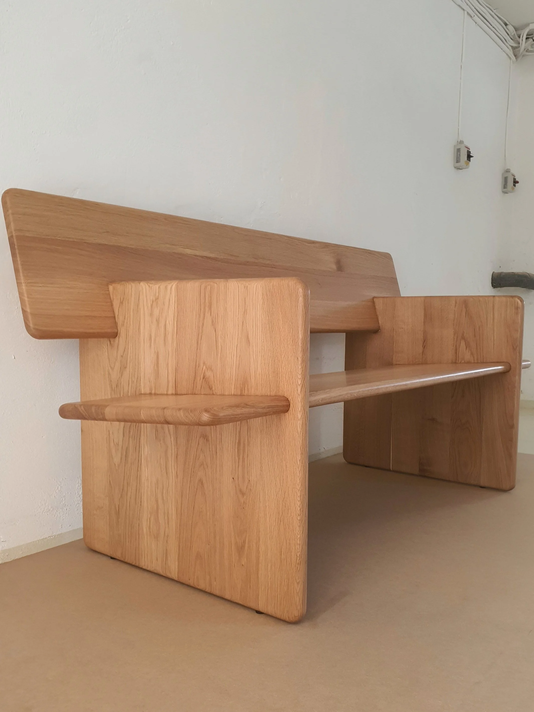Full view of the 2-seater bench