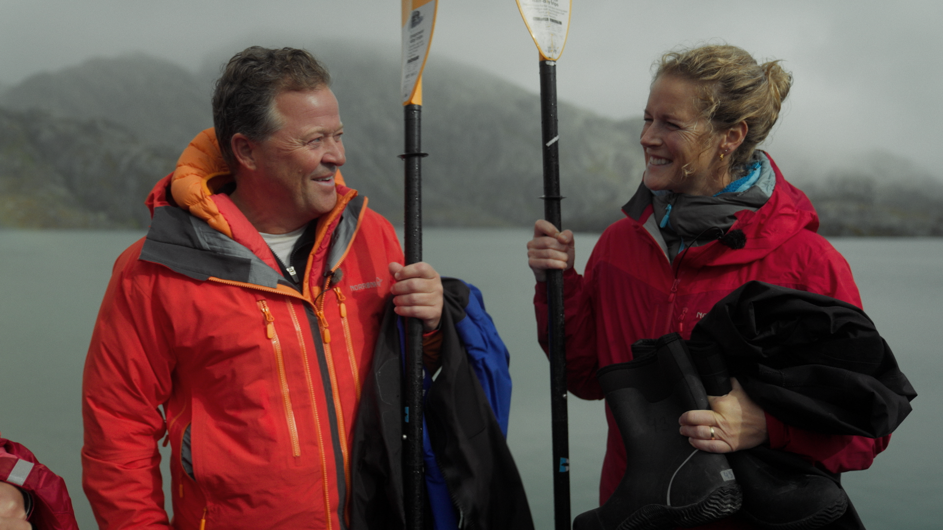 PNOT209 Arne, Sigrid w paddles.png