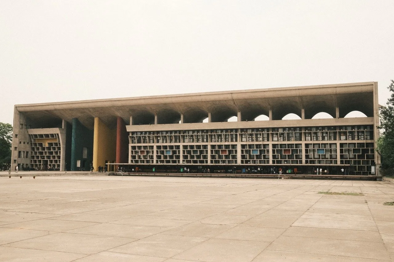 Le Corbusier, Vangelis, and the Old Internet [3/9 2025]