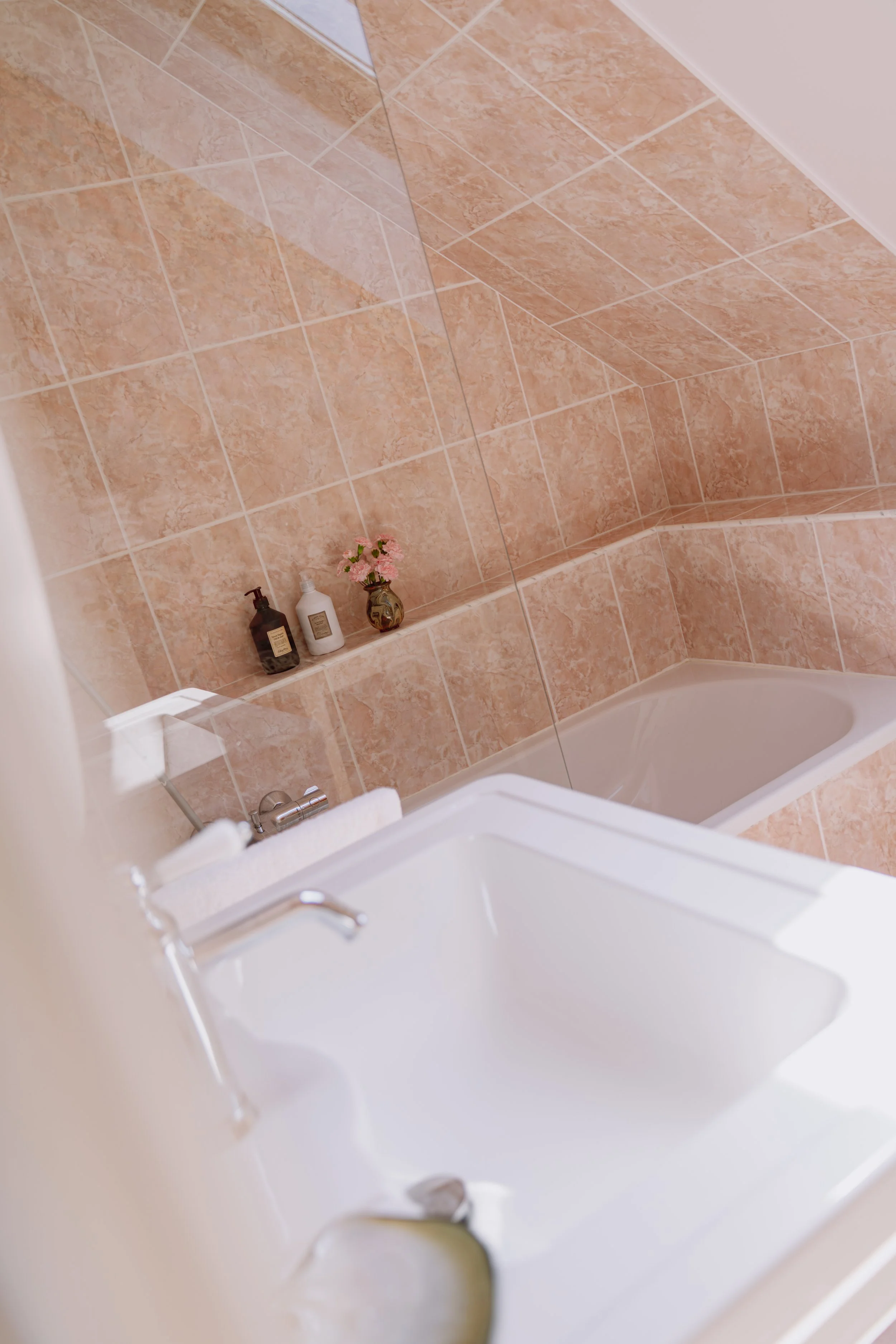 4 SDB avec baignoire.jpg