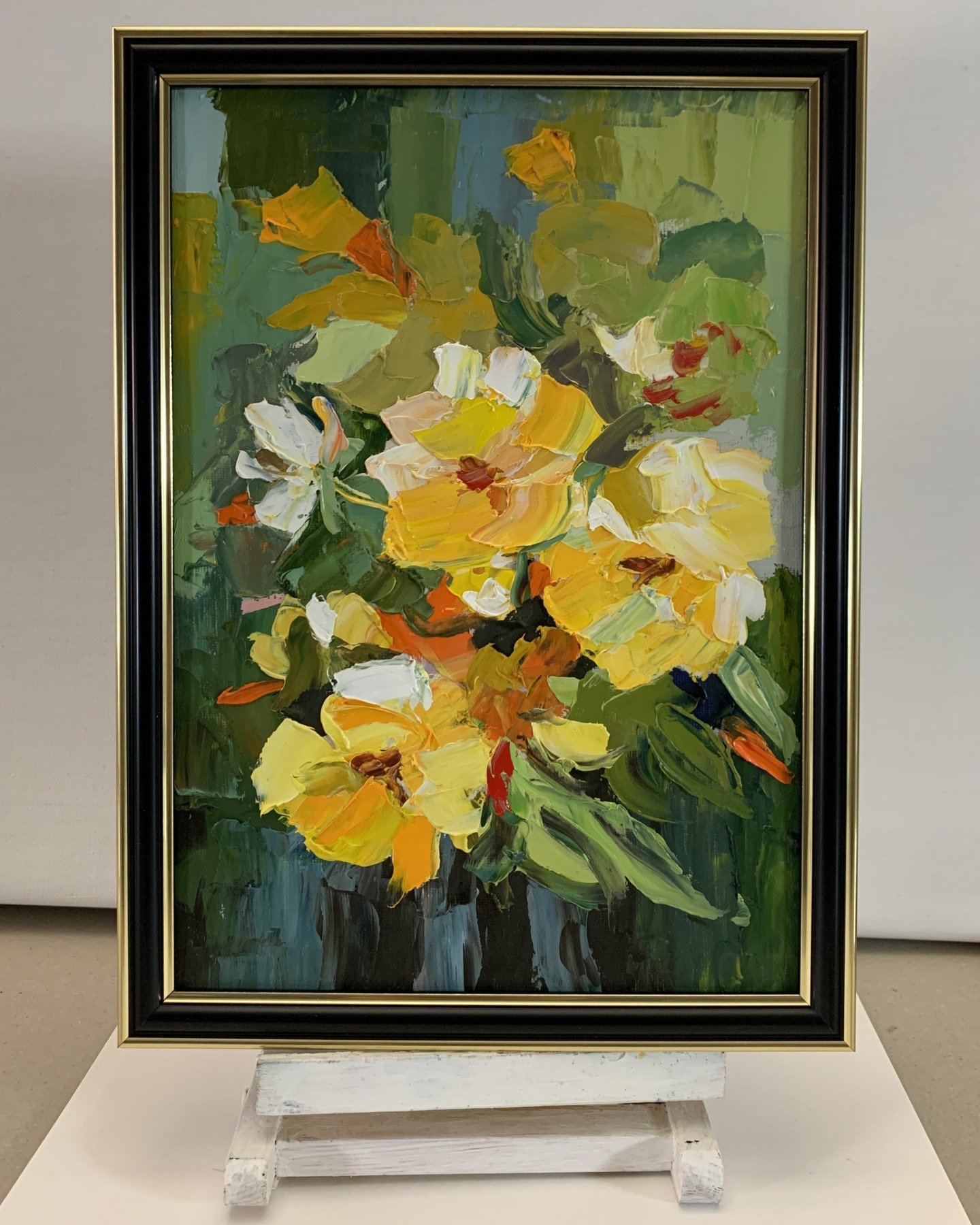 Sparkling yellow flowers.
Original oil painting on canvas board.
21x29.5x0,2cm; 8 x 12 inches (8.27 x 11.69)
32x24x1cm (Framed);

#yellowart#flowersoilpainting #impressionismart#artist #colorfulart#walldecor#homedecor #artwork#artstudio#artlife#offic