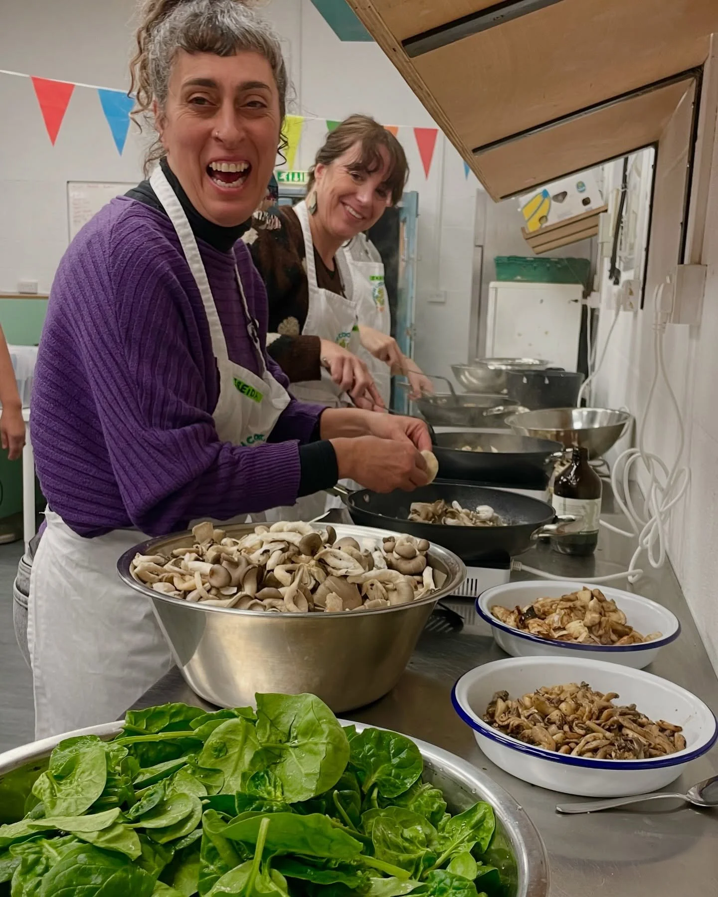 📢 Shout out for volunteers for TOMORROW!

Can you help us out tomorrow evening, 6-9.30pm in Bedminster? No experience necessary, just a willingness to get stuck in with washing up! Delicious meal provided 😋 

👉DM us if you can help!

Our Cook &amp