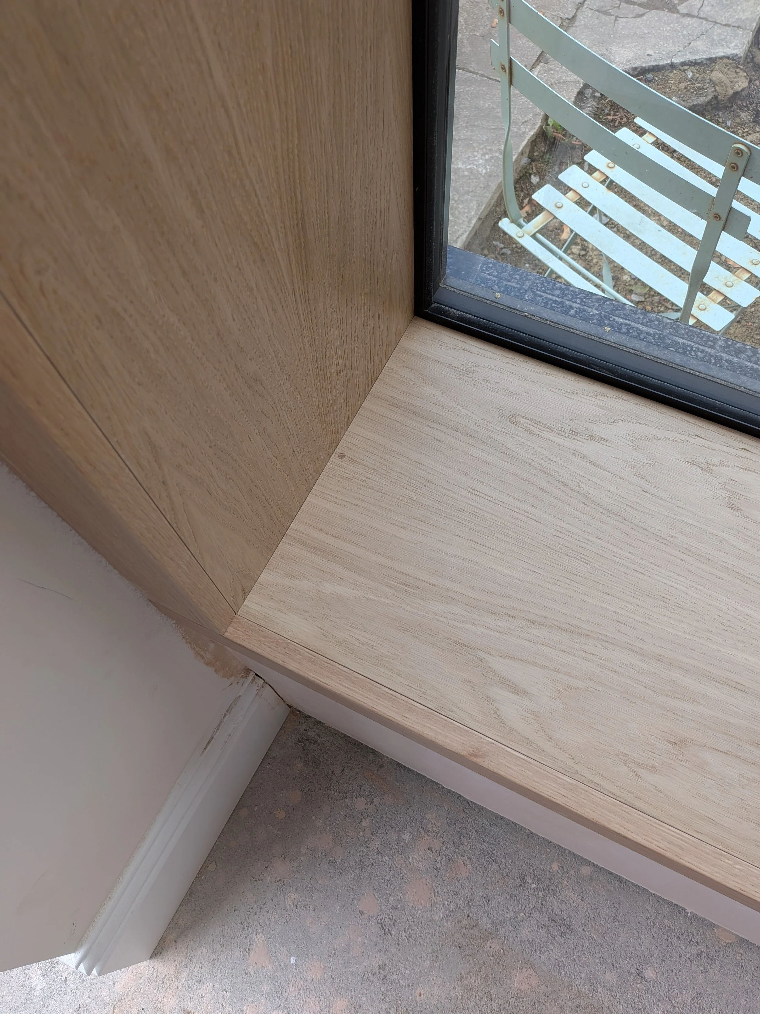 Oak window seat and surround with integrated bookcase installed in a new kitchen extension in Tynemouth. 