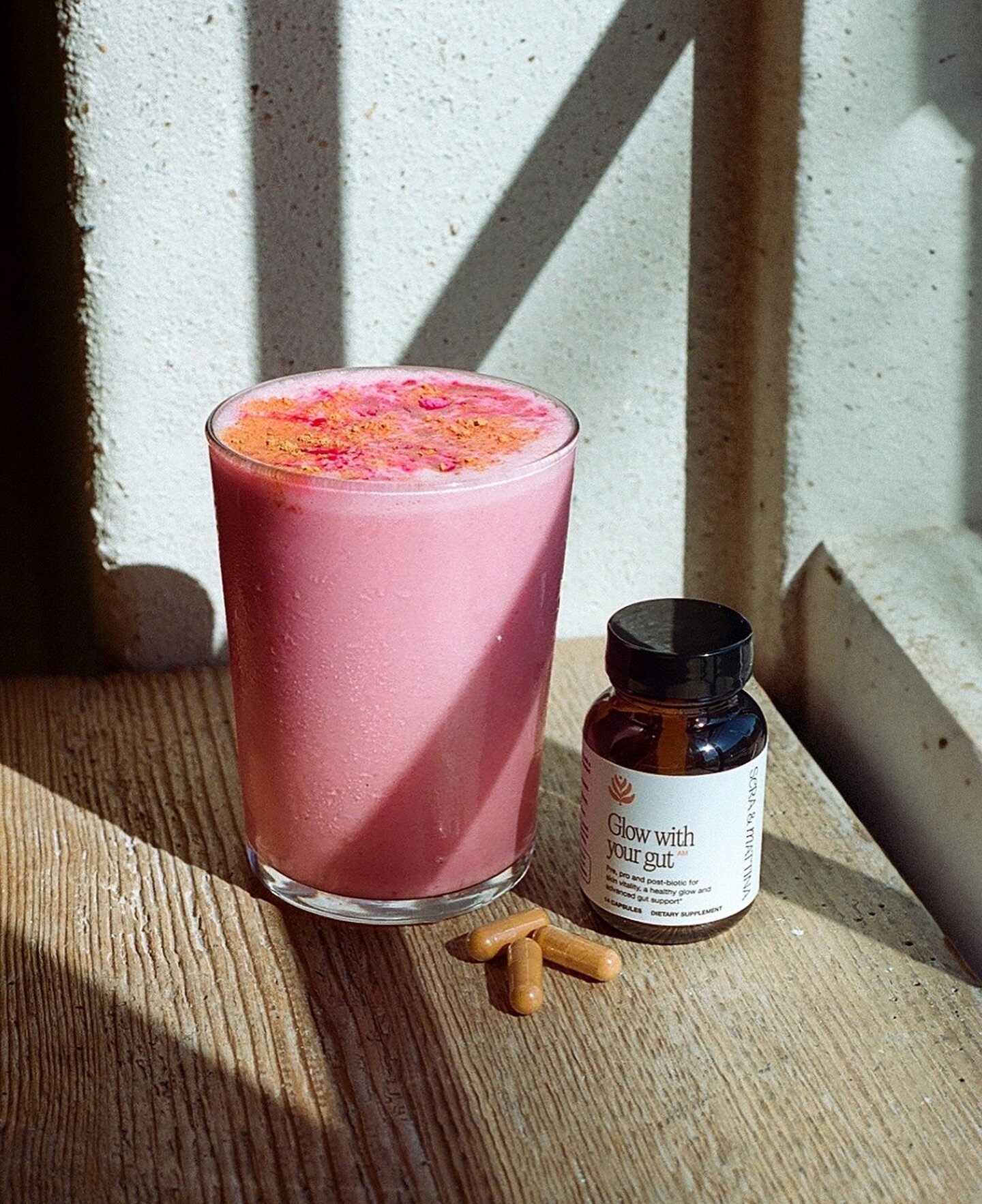 Tropical Gut Healthy Smoothie by @seraandmattina x @cafe__smood 💕🍊 Make your own-

Organic banana 
Organic pinapple
Organic Dragon fruit
Coco june coconut yogurt
Date paste
Organic almond milk
2 Glow With Your Gut Supplements from @seraandmattina

