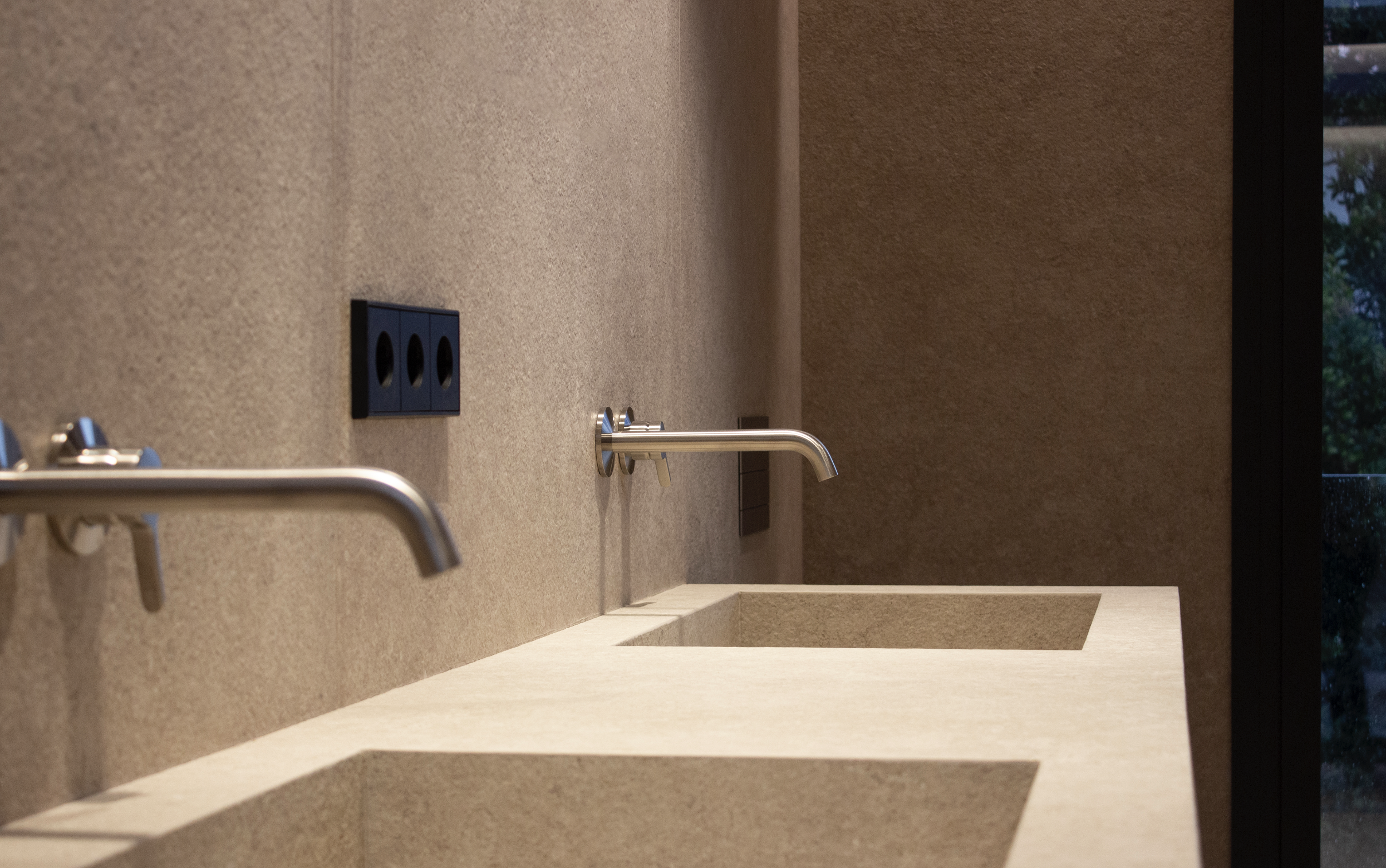 Piques de porcelànic a mida: disseny, continuïtat i materials d’alt valor en cuina i bany