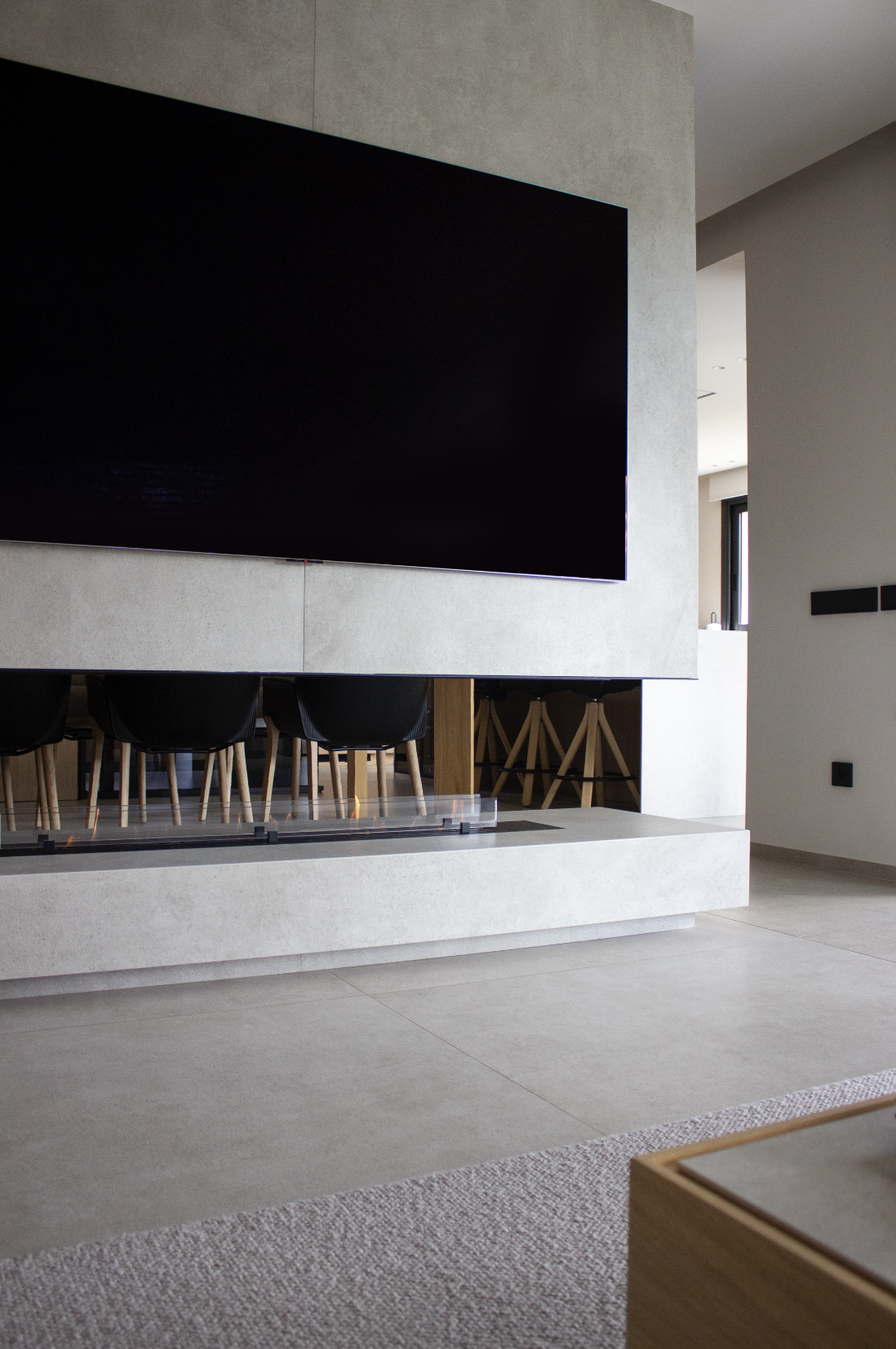 Les xemeneies de bioetanol s'han convertit en una opció ideal per als qui busquen confort, disseny i comoditat en la llar. La seva flama real crea una sensació immediata de calidesa i benestar, transformant qualsevol espai en un ambient acollidor.