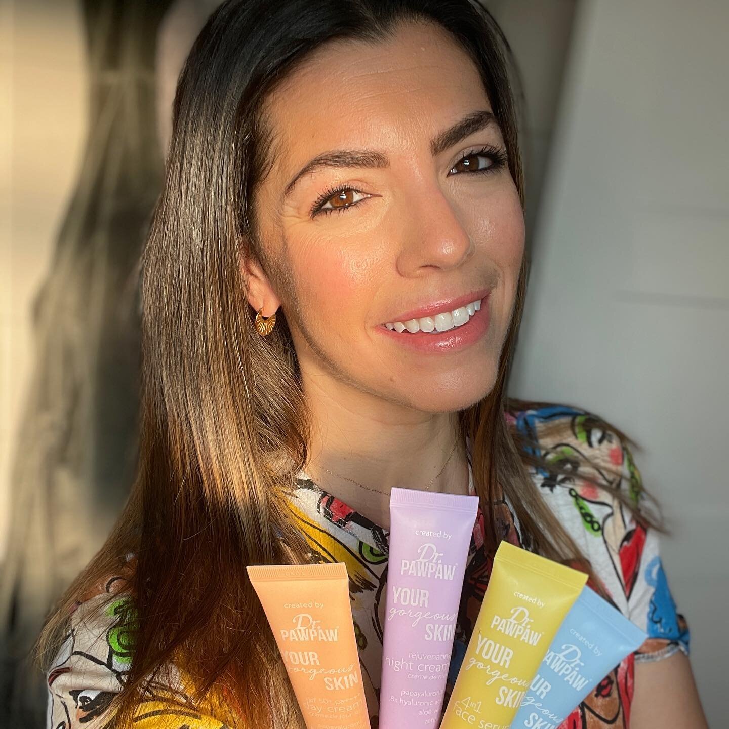 ☀️ Catching the morning light this morning!☀️

Testing out the gorgeous new skincare range from @dr.pawpaw and it&rsquo;s infused with some delicious ingredients knowingly their infamous Papayaluronic and 8 Hyaluronic acids which basically means your