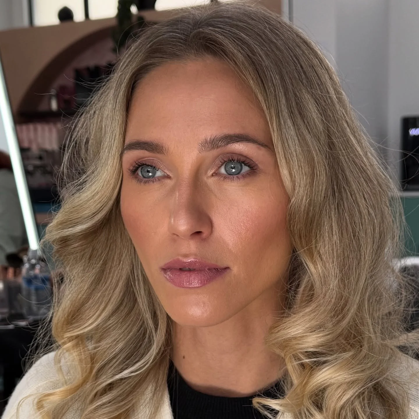 Behind the scenes from a shoot with @townhouse 
#makeup #nails #hair #naturalmakeup #makeuplover #townhouse
