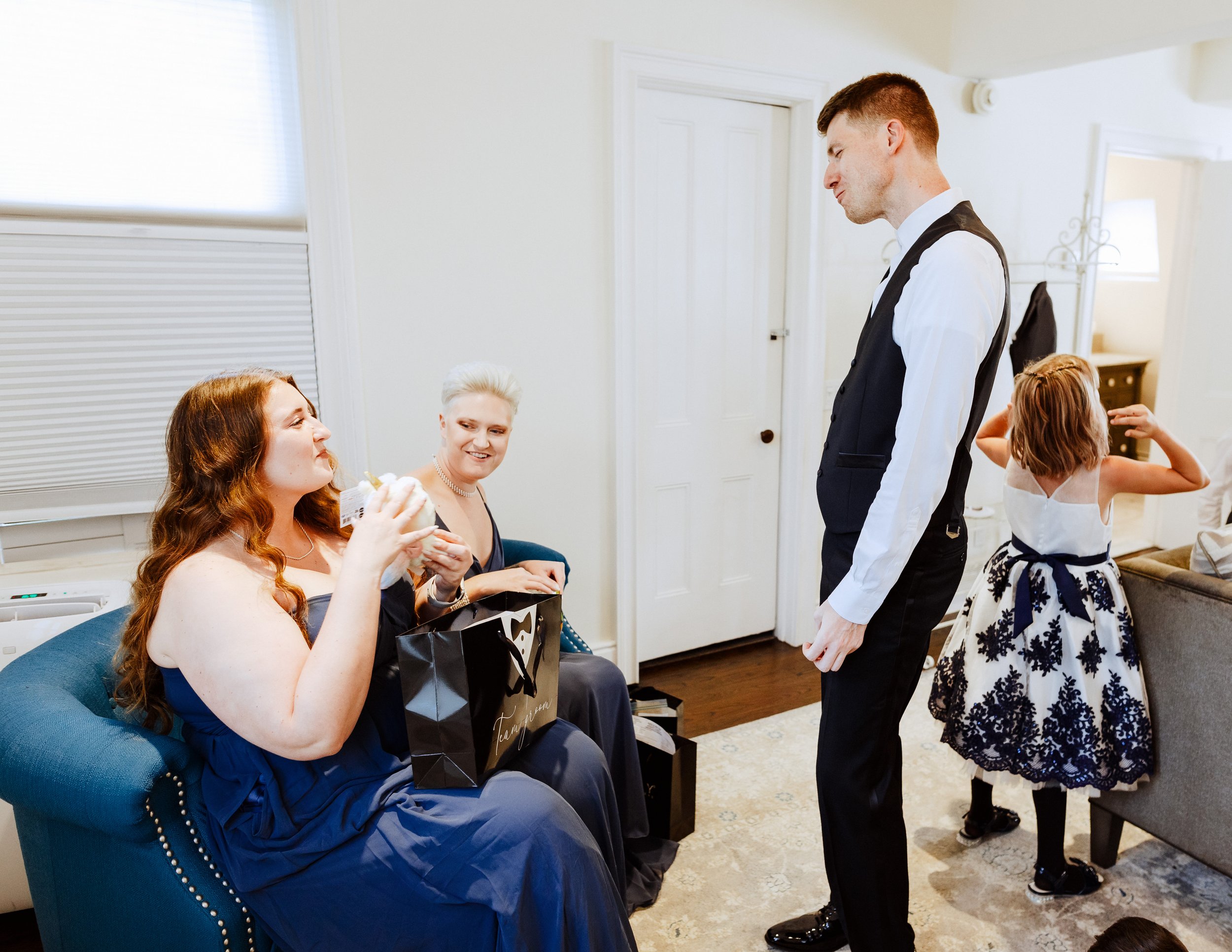  groom giving gifts to his wedding party 