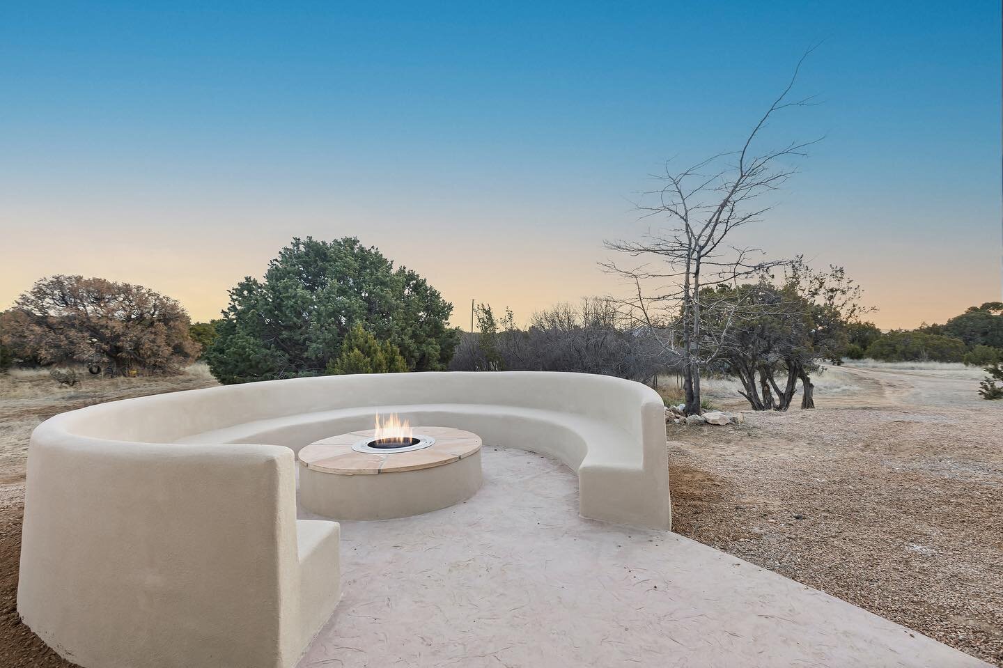 Swipe to see a little bit into the process of building our wood burning fire pit. Inspired by the firepit at the Santa Fe Four Seasons Rancho Encantado Resort. We rounded it out with a built-in Breeo smokeless fire pit.