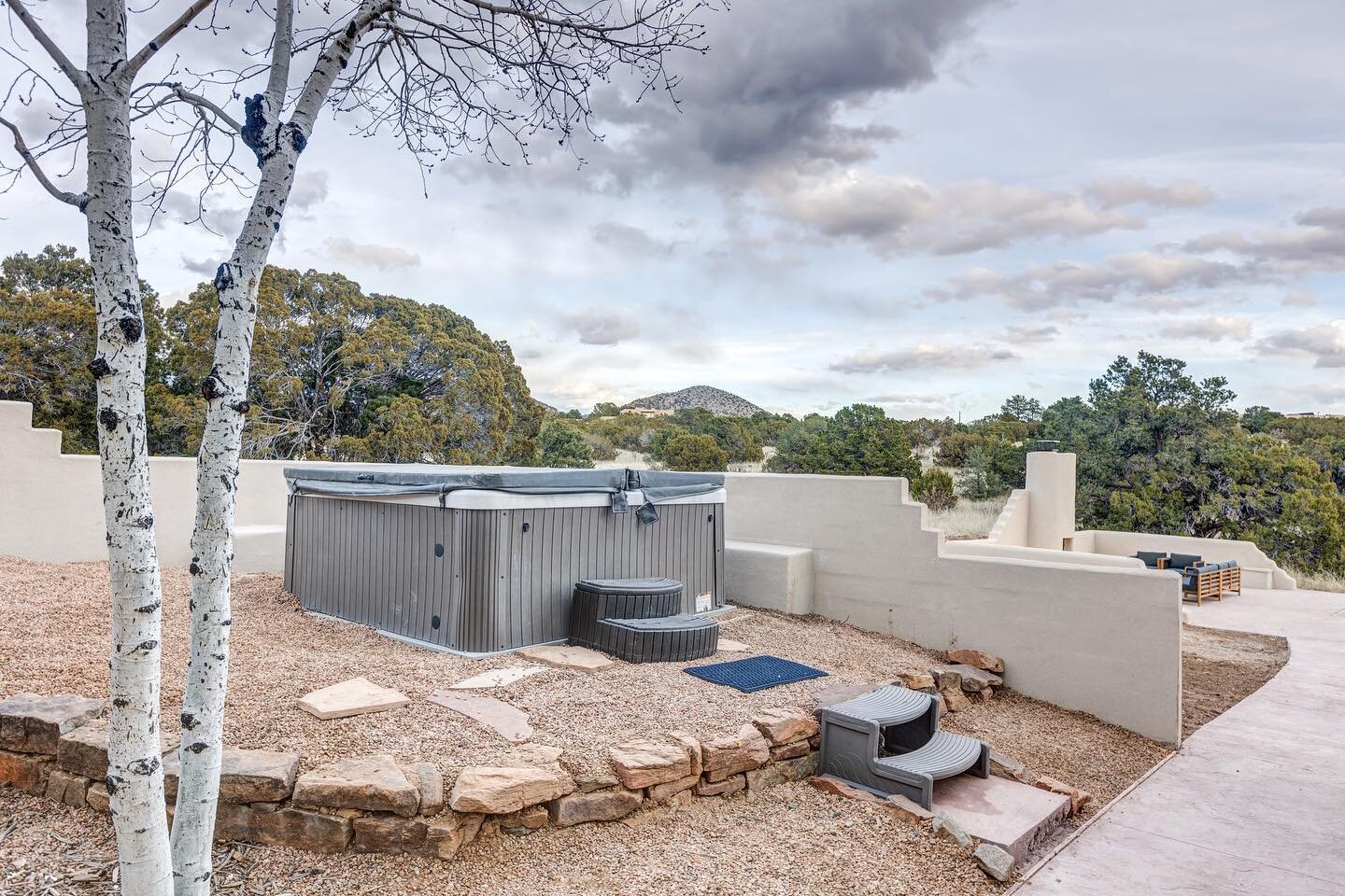 Hot Tub to watch the sunset= must have 🙌

#santafe #newmexico #adobe #boho #adobestyle #interiordesign #santafedesign  #hgtv #renovation #santafelife #rental