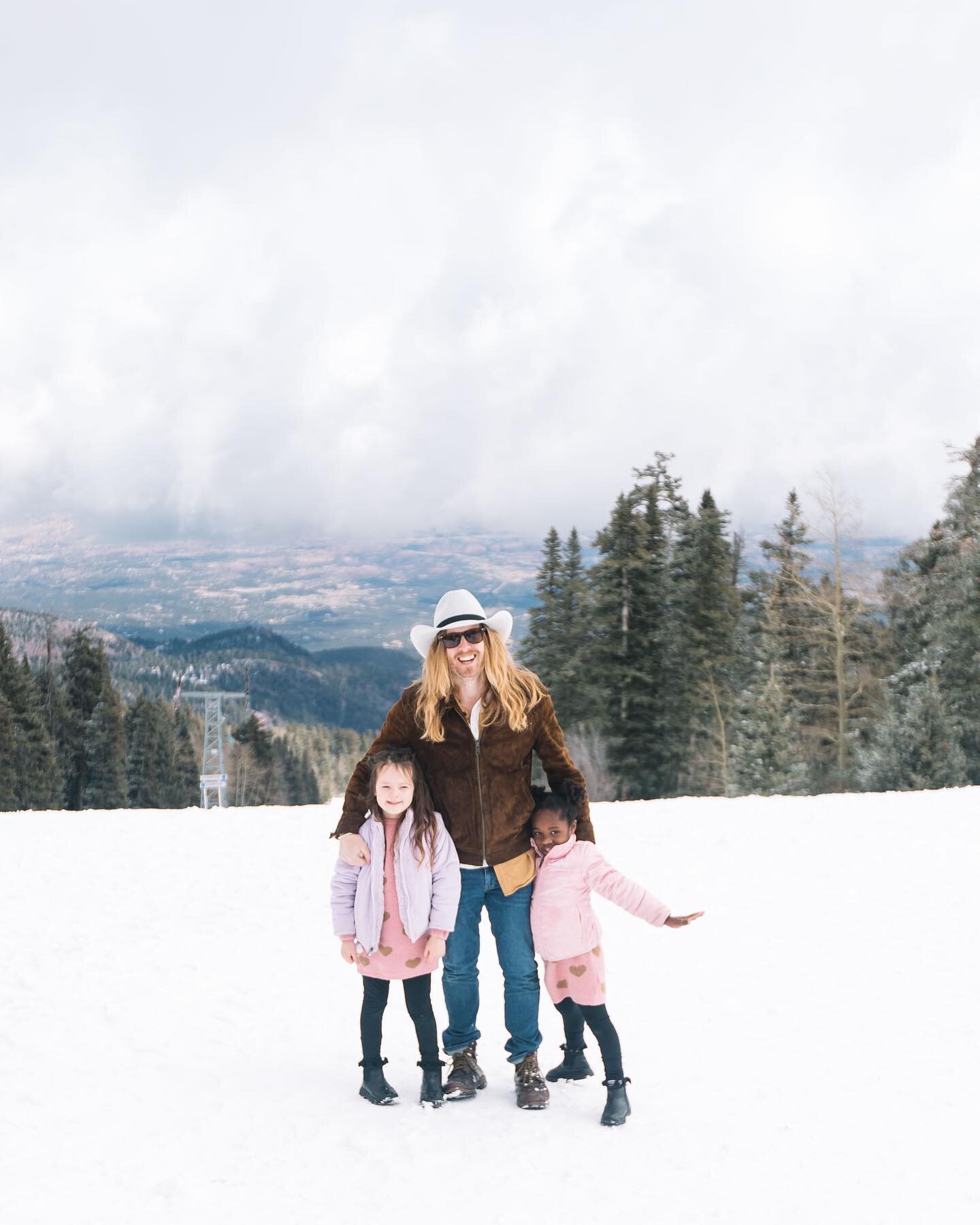 Throwback to Spring Break in our favorite place🏔️

From hiking Sun Mountain, taking the Albuquerque tram, and riding the Sky Railway train, our Spring Break was filled with the best family laughs and memories.