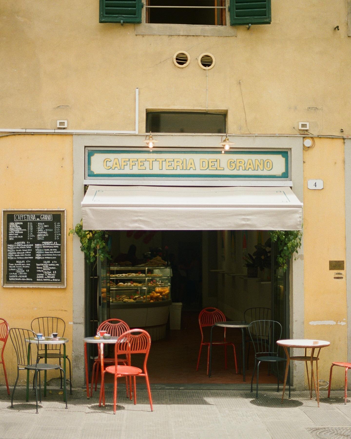 𝘜𝘯 𝘱𝘰𝘮𝘦𝘳𝘪𝘨𝘨𝘪𝘰 𝘴𝘰𝘭𝘦𝘨𝘨𝘪𝘢𝘵𝘰 𝘢 𝘍𝘪𝘳𝘦𝘯𝘻𝘦. 🌞

Florence, Italy #onfilm from last summer. More moments from that time to come. A magical experience I will never forget.