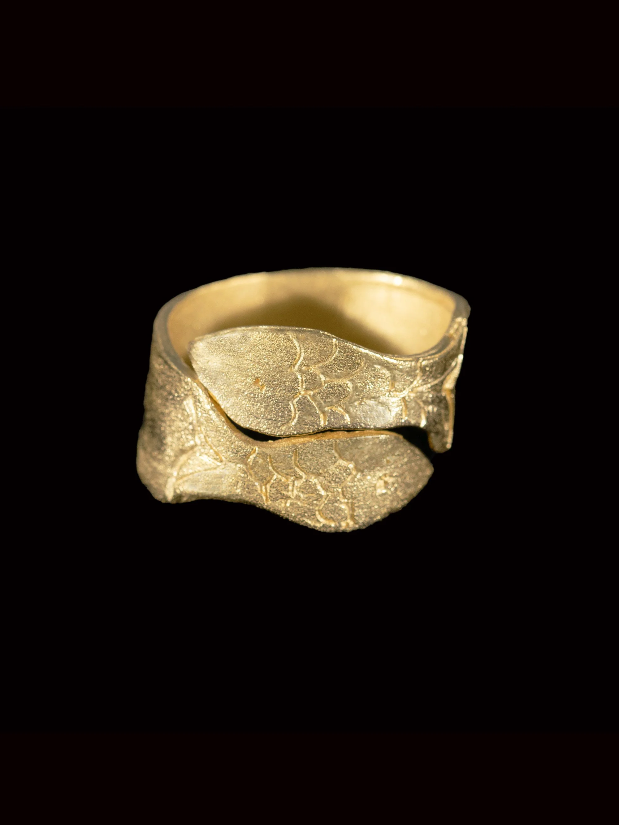 NAR106-Polly-Gasston-22ct-gold-double-fish-ring.jpg