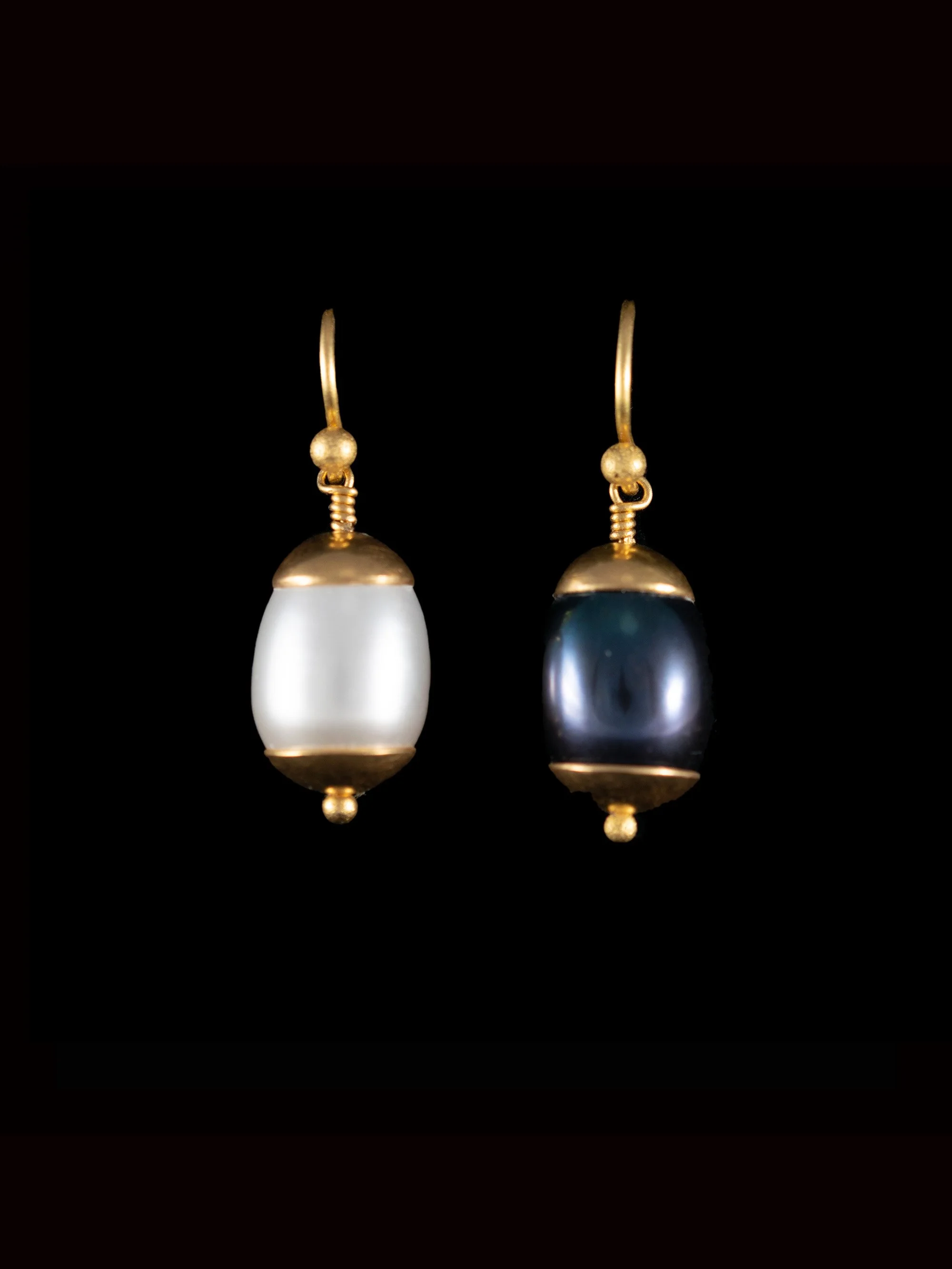 E1406-Polly-Gasston-large-white-and-black-pearl-earrings.jpg