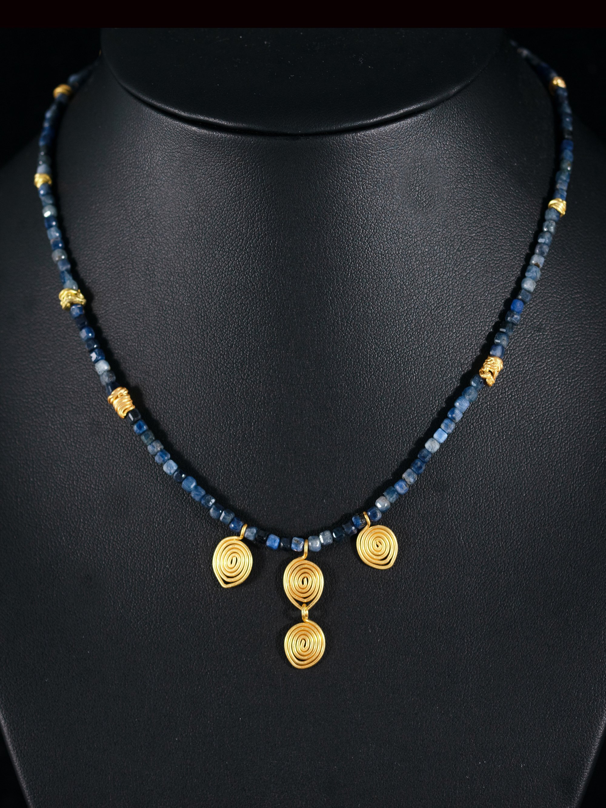 N1807-Polly-Gasston-sapphire-necklace.jpg