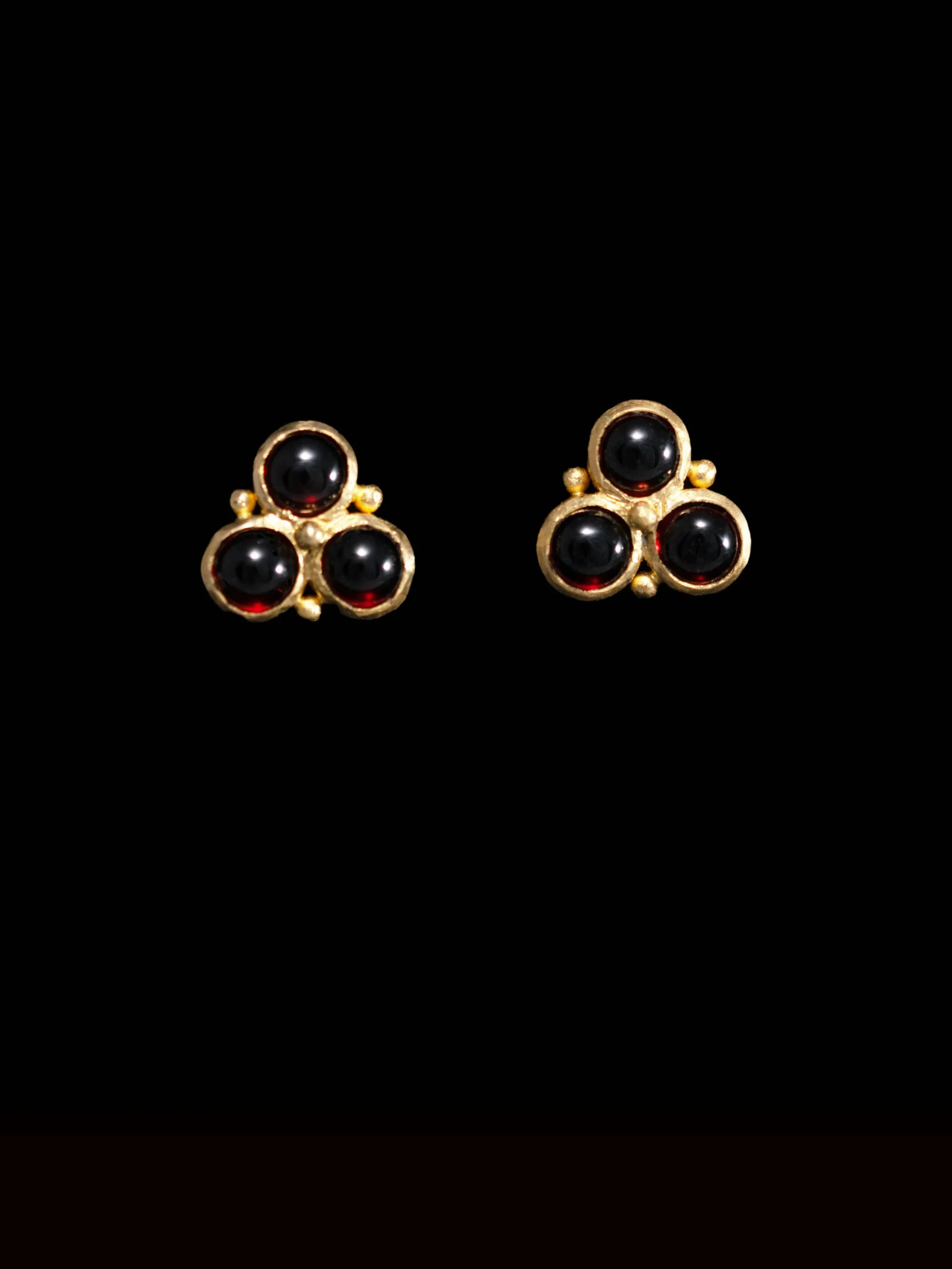  Garnet Trefoil Studs 