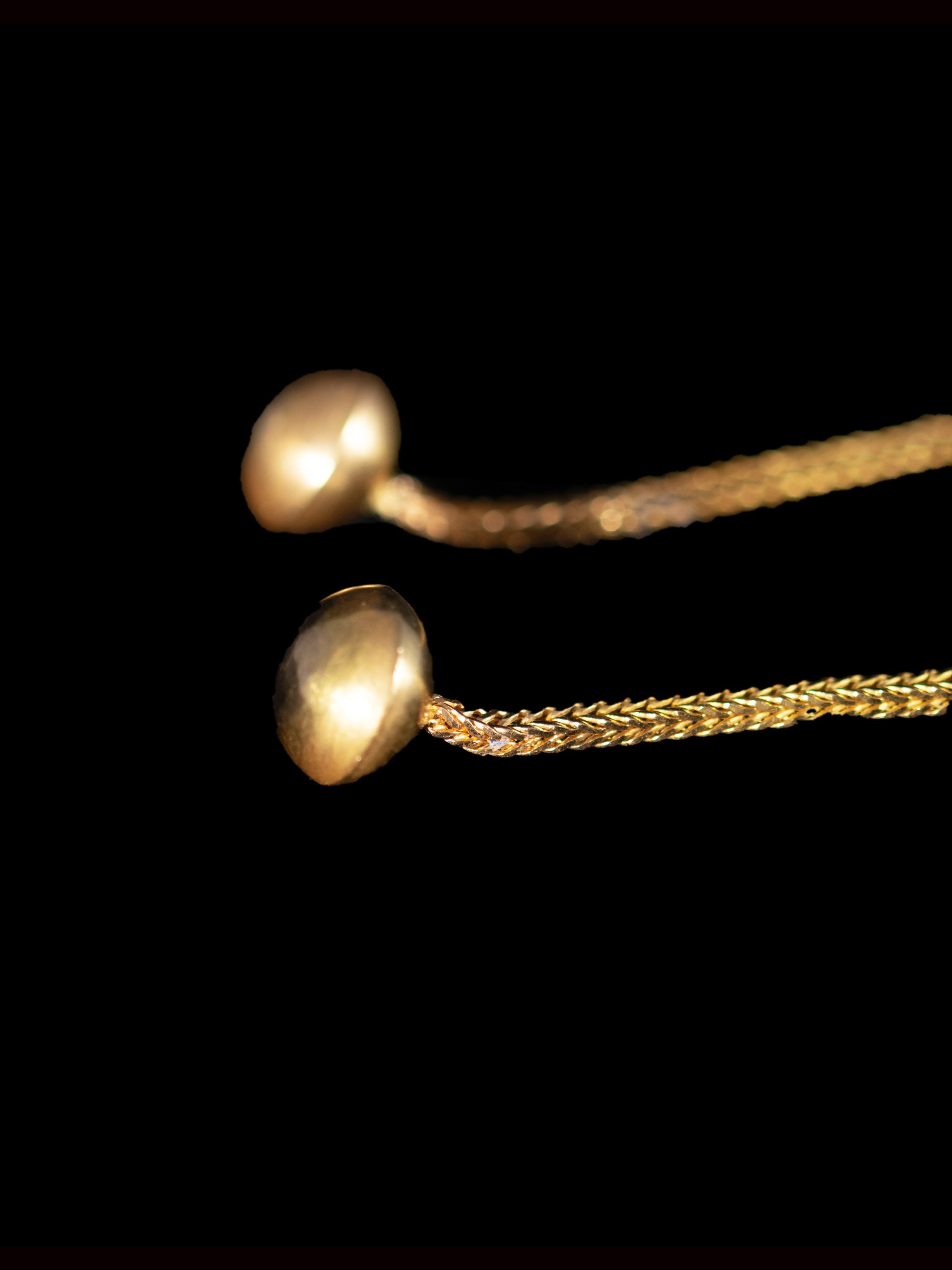 E1801-Polly-Gasston-chains-side.jpg