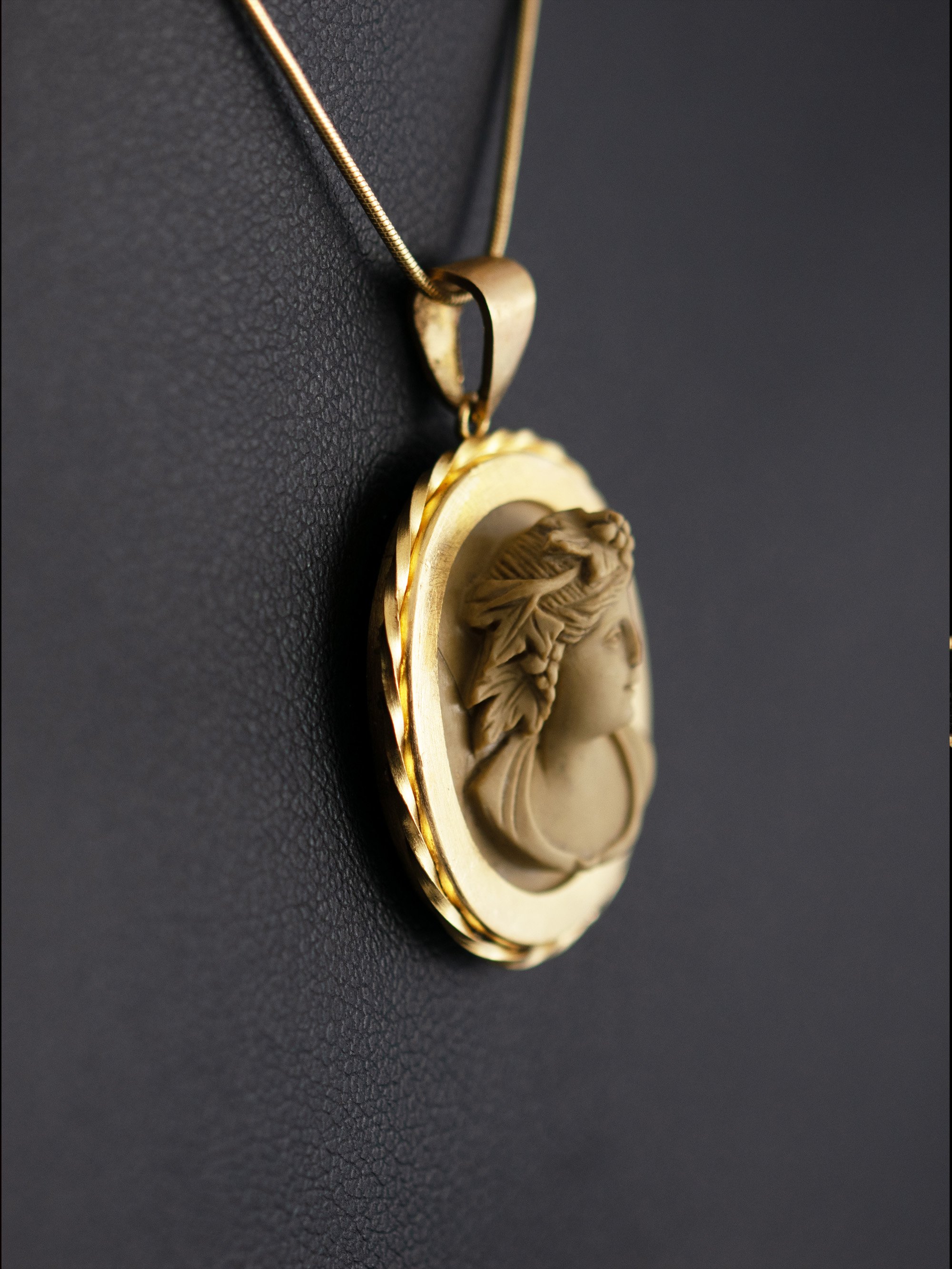 P1811-Polly-Gasston-cameo-right.jpg