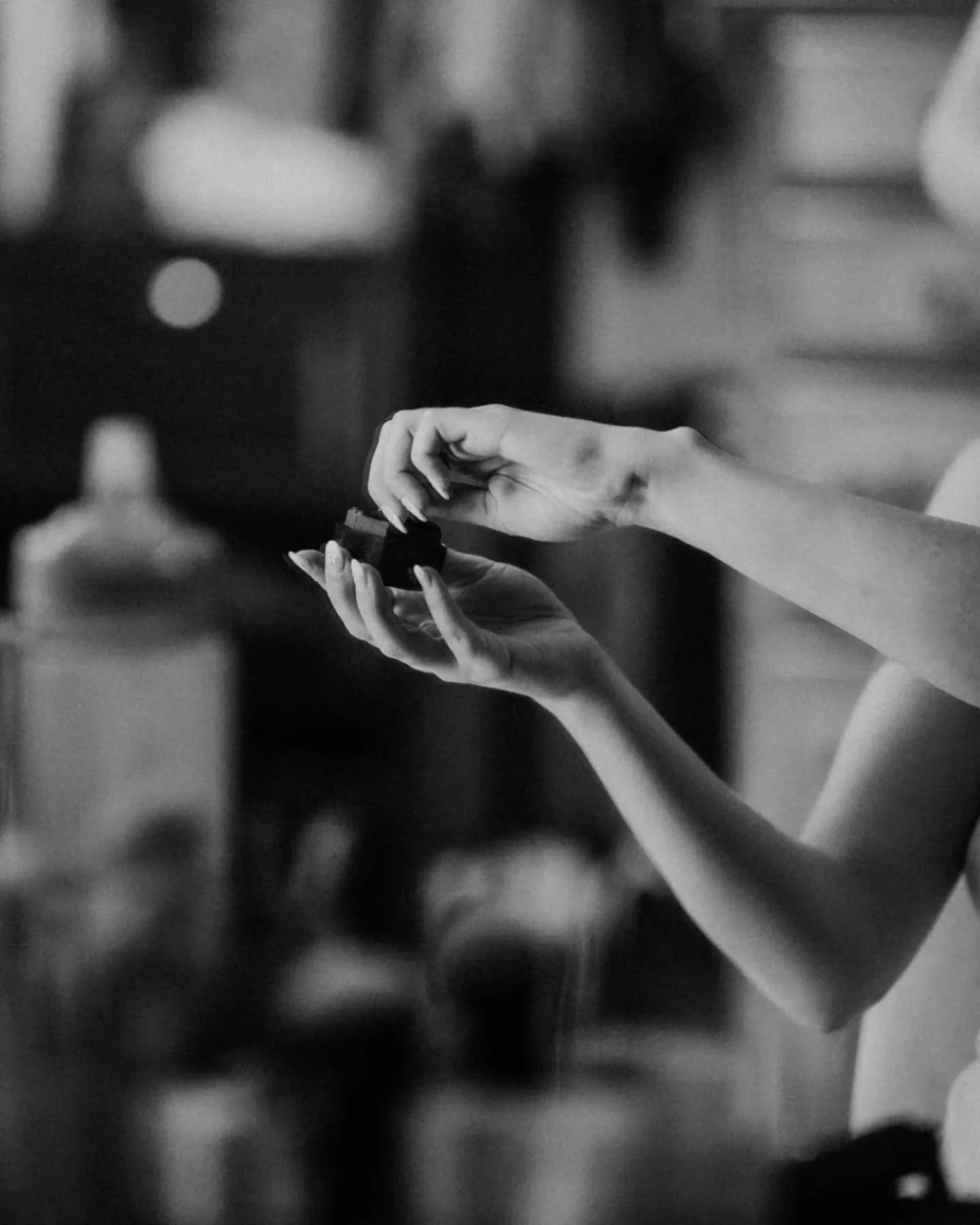 Gorgeous gorgeous spring back yard wedding for this couple after a fall elopement at ravens roost. This wedding was so incredibly beautiful, down to the last detail. ❤️
.
.
.
.
.
#documentaryphotographer #documentaryphotography #documentarywedding #d