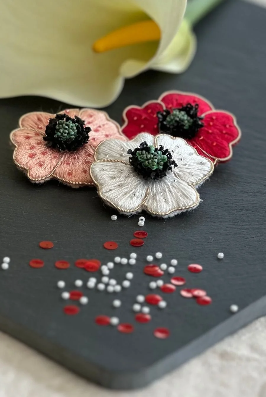 Trio de broches coquelicots brodés Collection Poppelicot - celine COSTES.jpg