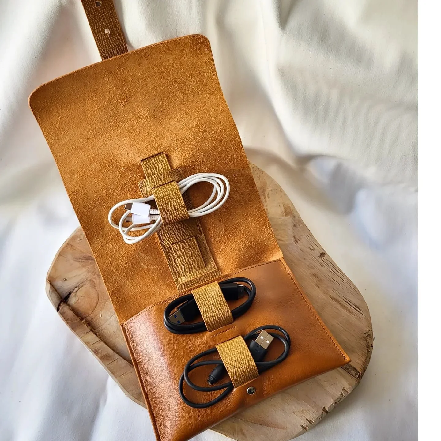 Pochette range câble - Marie Hamonou.jpg