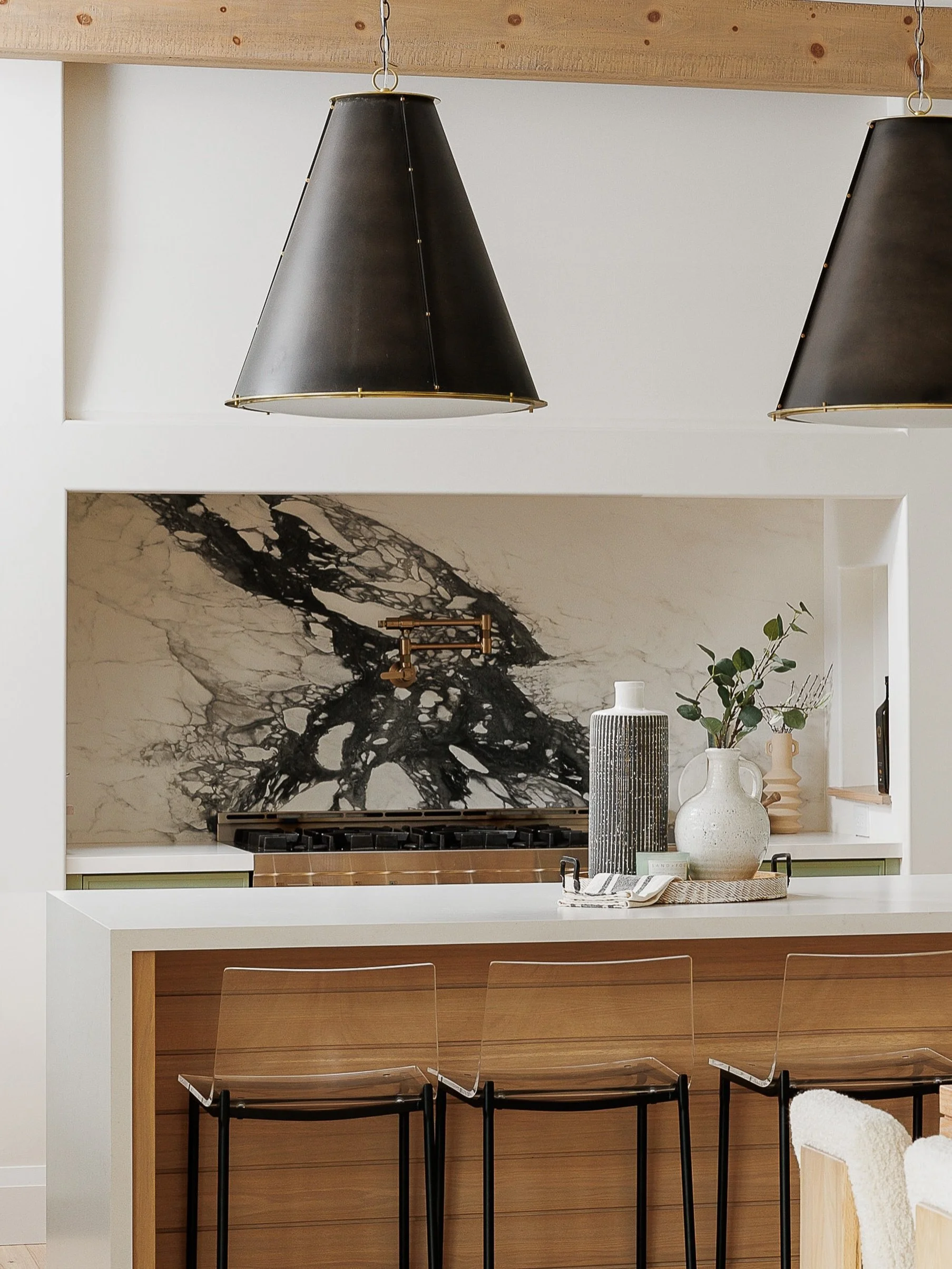 TRU MODERN FARM | Simples luxuries made for living ✨

#interiodesign #customhomebuilding #renovations #gtahomes #customhomes