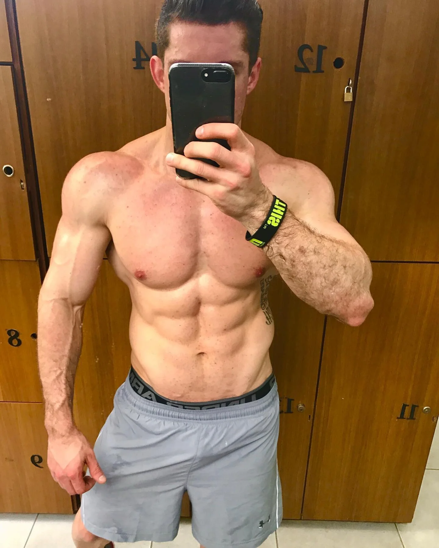 &iquest;Estilo de vida saludable vs. cuerpo fit? &iquest;El mismo camino?
.
Desde mi punto de vista en algunas ocasiones ambos pueden compartir el mismo camino y los mismo h&aacute;bitos pero no necesariamente siempre uno lleva al otro. 
.
Por ejempl