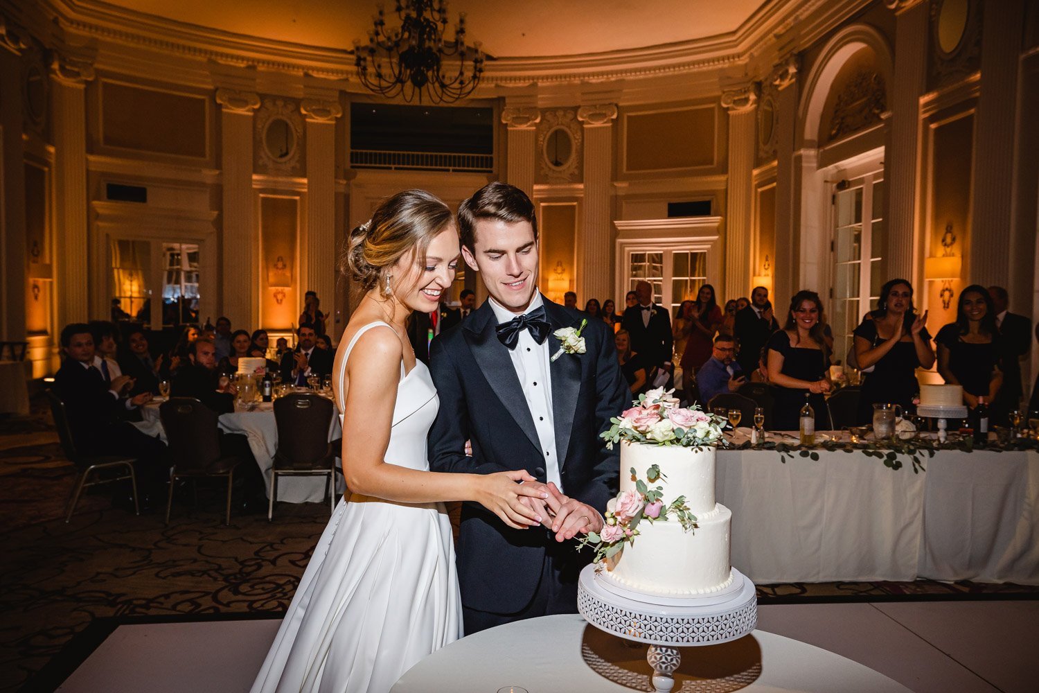 Bride and Groom cut cake at Pere Marquette Wedding Reception