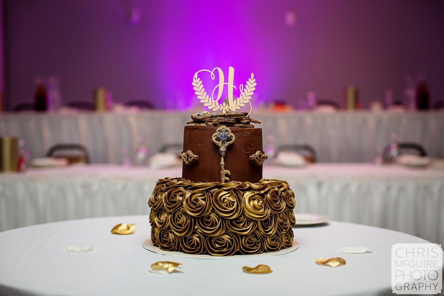 wedding cake wtih keys