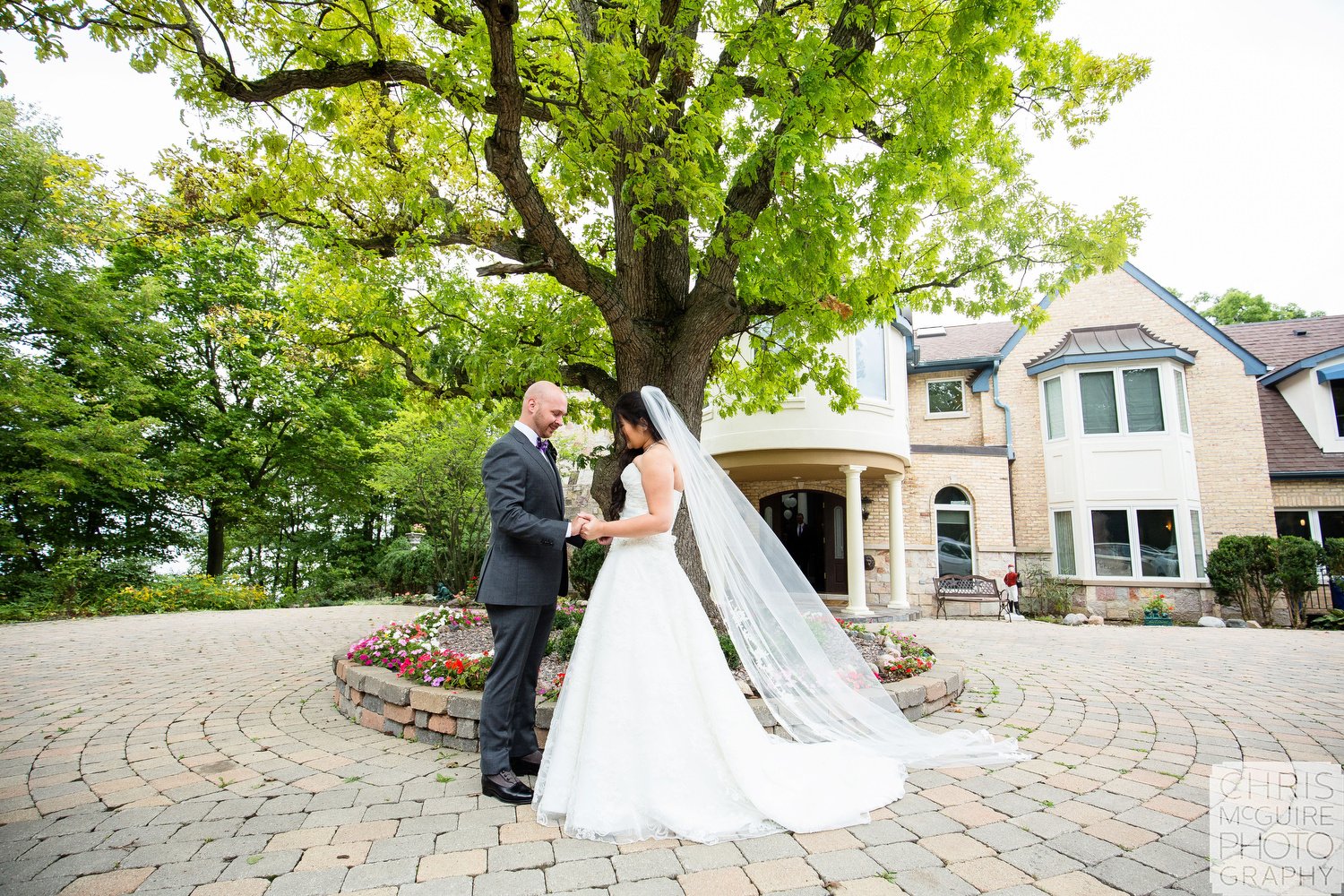 Chicago wedding first look tir na nog