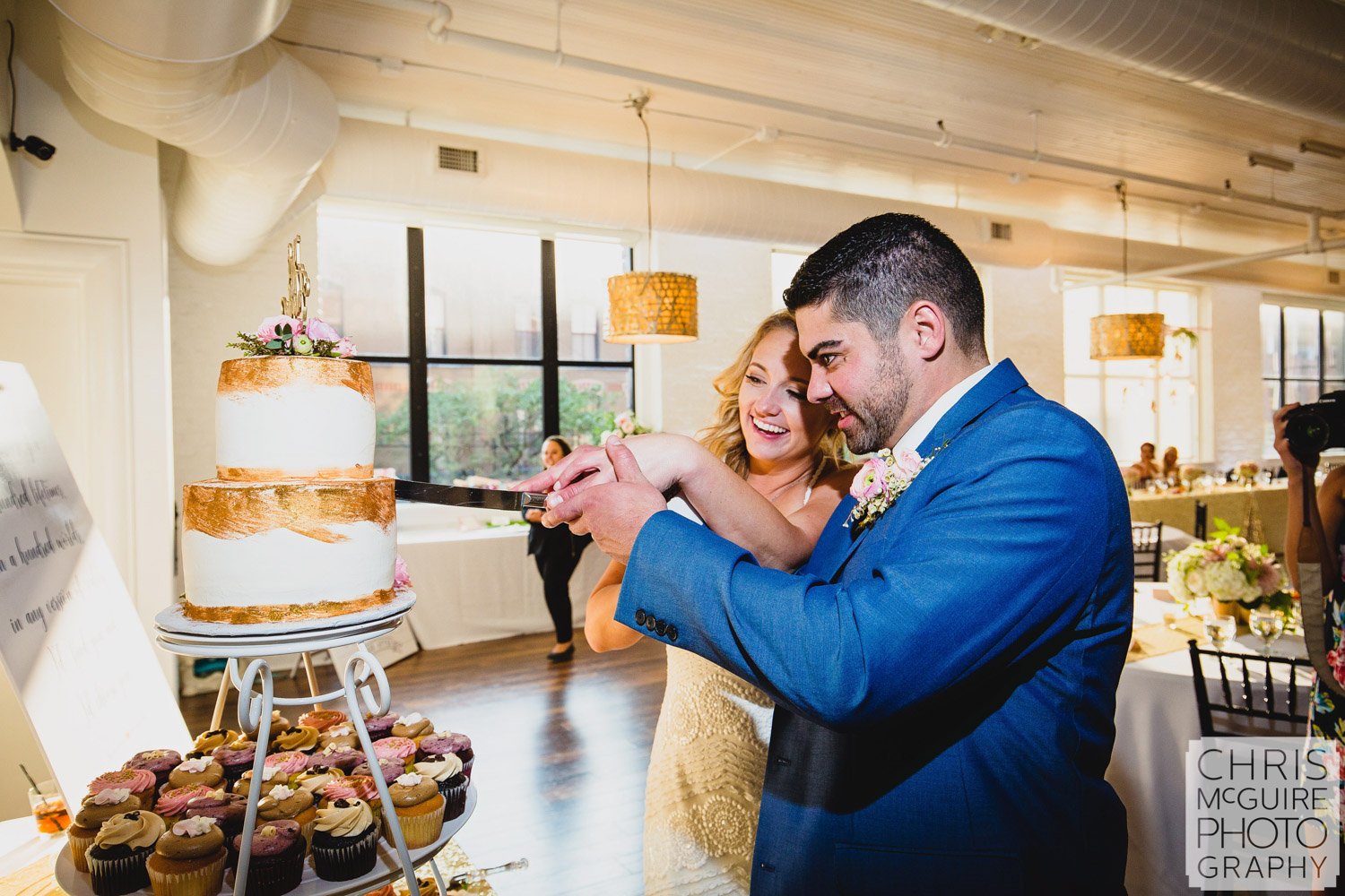 bride groom cut cake