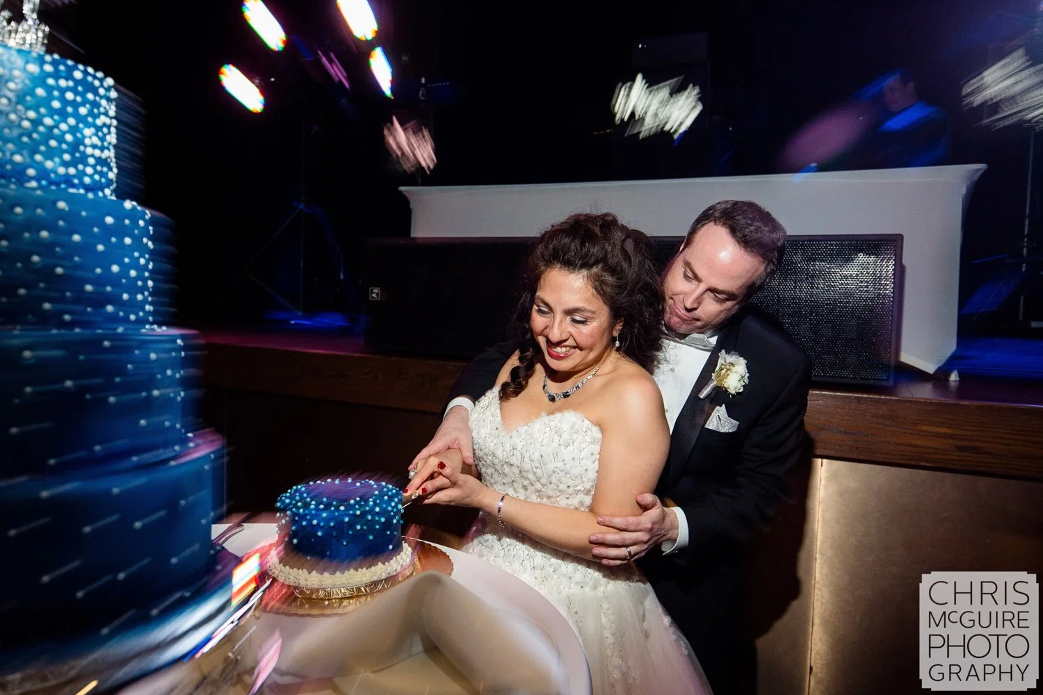 bride groom cutting blue wedding cake