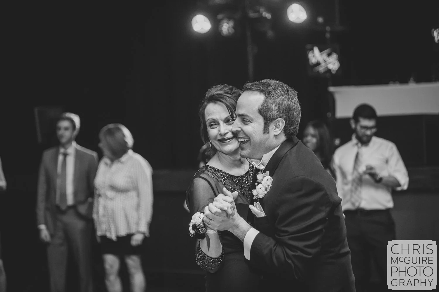 groom and mother dance at wedding