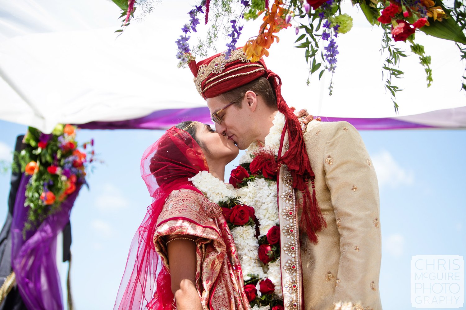 indian wedding first kiss