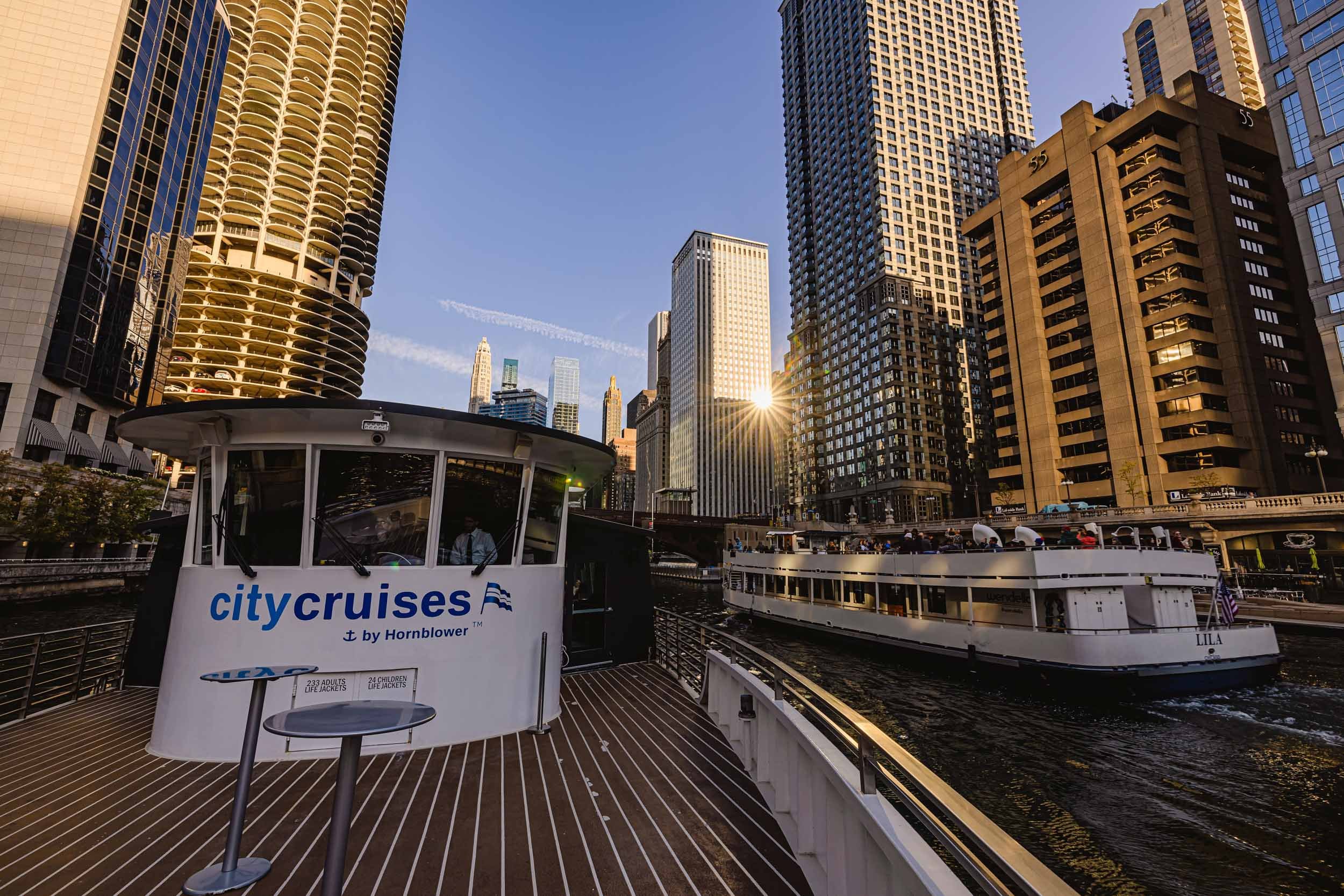 City cruises Chicago river