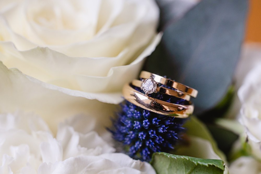 Wedding rings with flowers