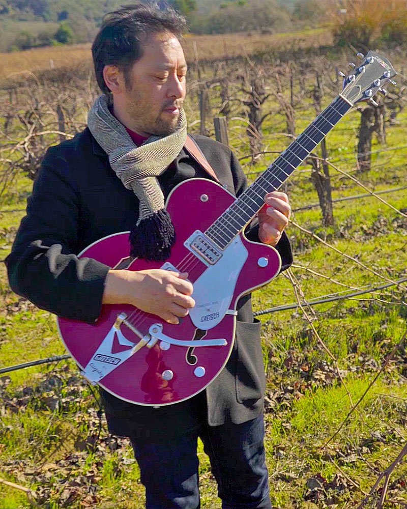 Allen-Ling-Guitar-Vineyard.jpg